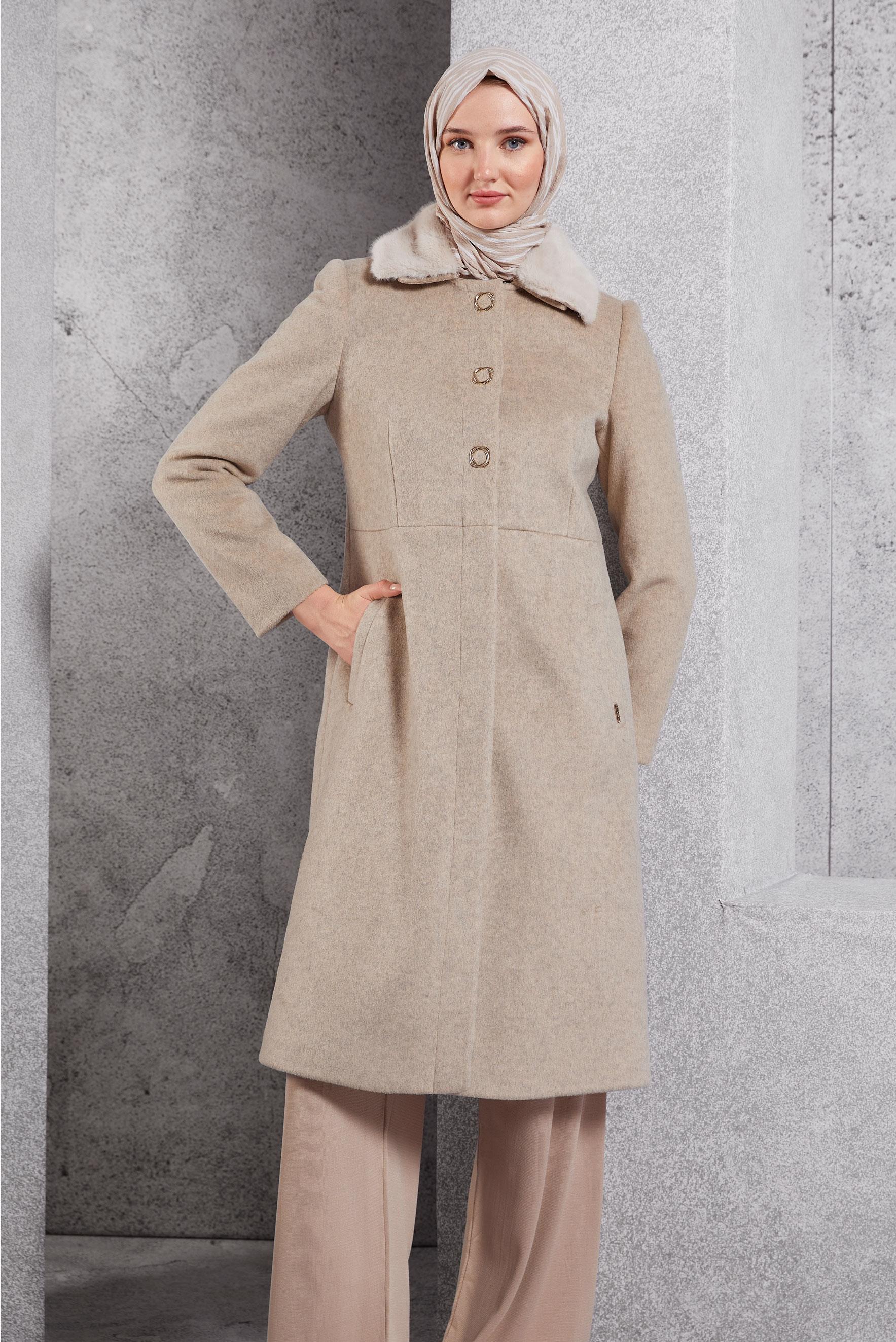 Tesettür giyim BEJ YAKASI KÜRK DETAYLI KABAN 90503