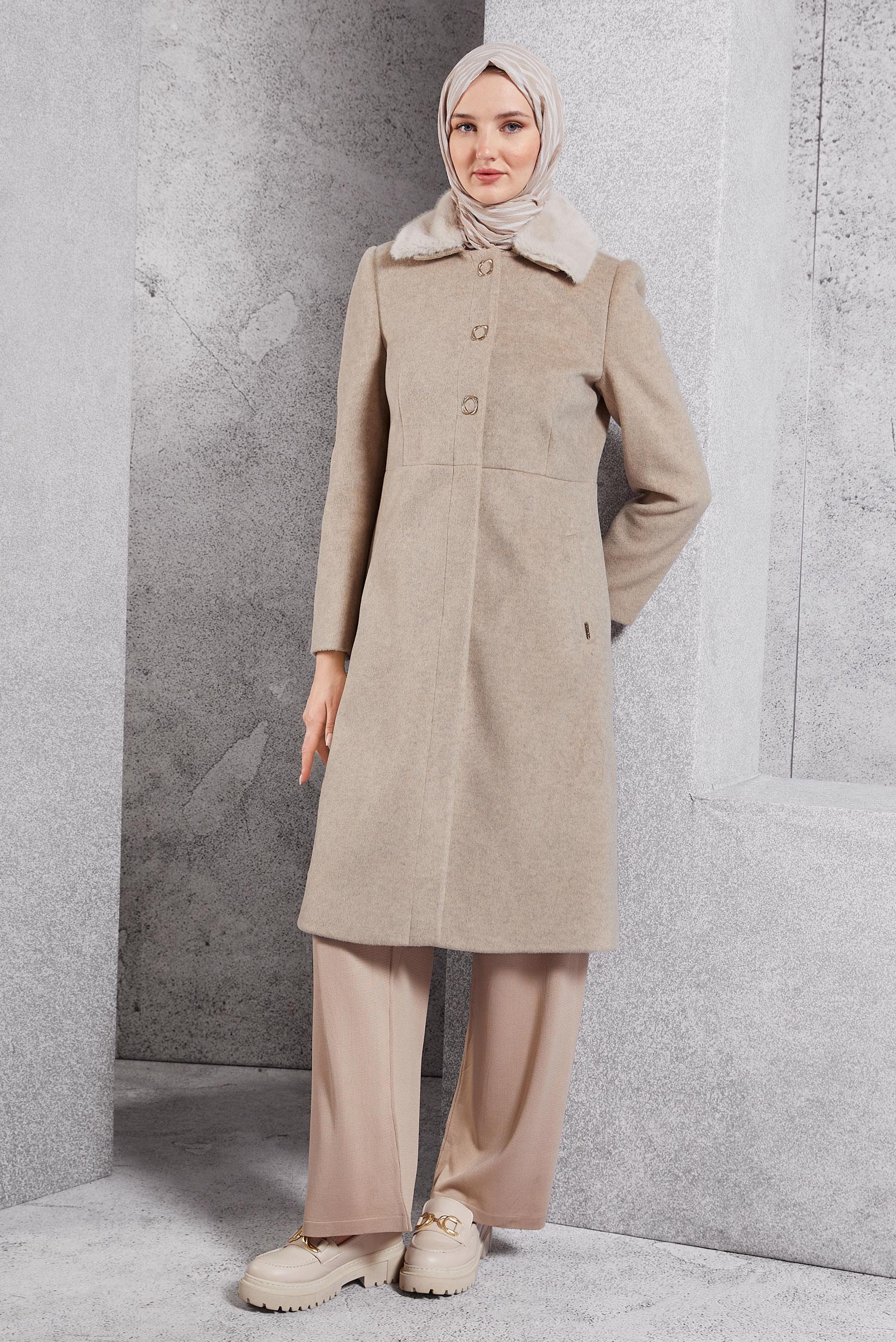 Tesettür giyim BEJ YAKASI KÜRK DETAYLI KABAN 90503