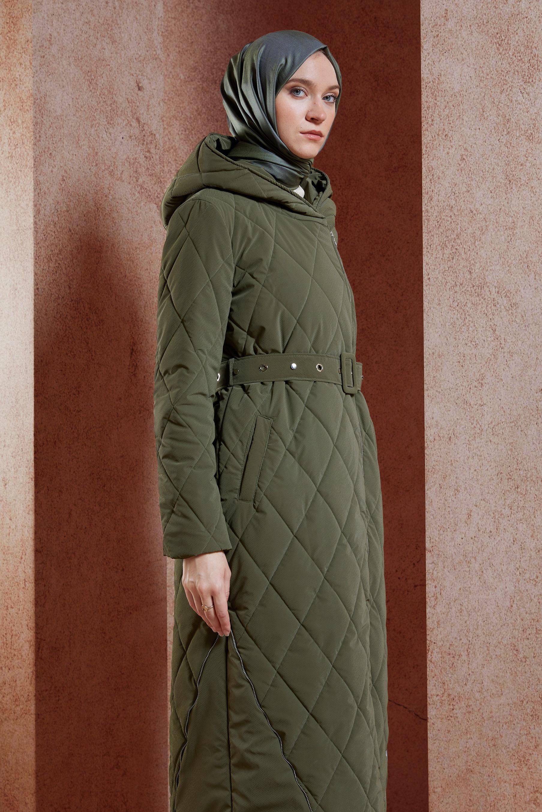 Tesettür giyim HAKİ KEMERLİ KAPÜŞONLU KABAN 90507