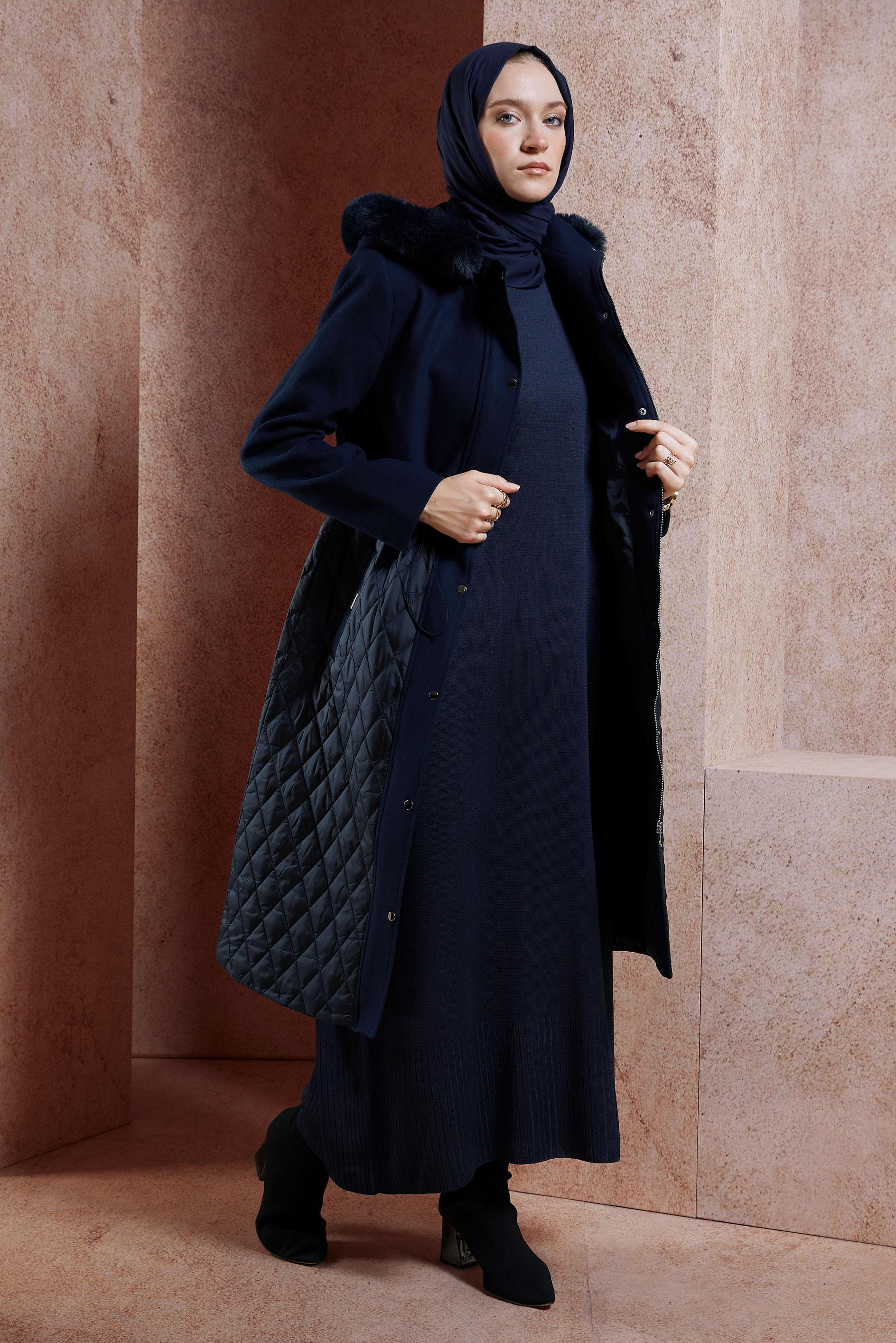 Tesettür giyim LACİVERT KAPÜŞONU KÜRKLÜ KABAN 90508