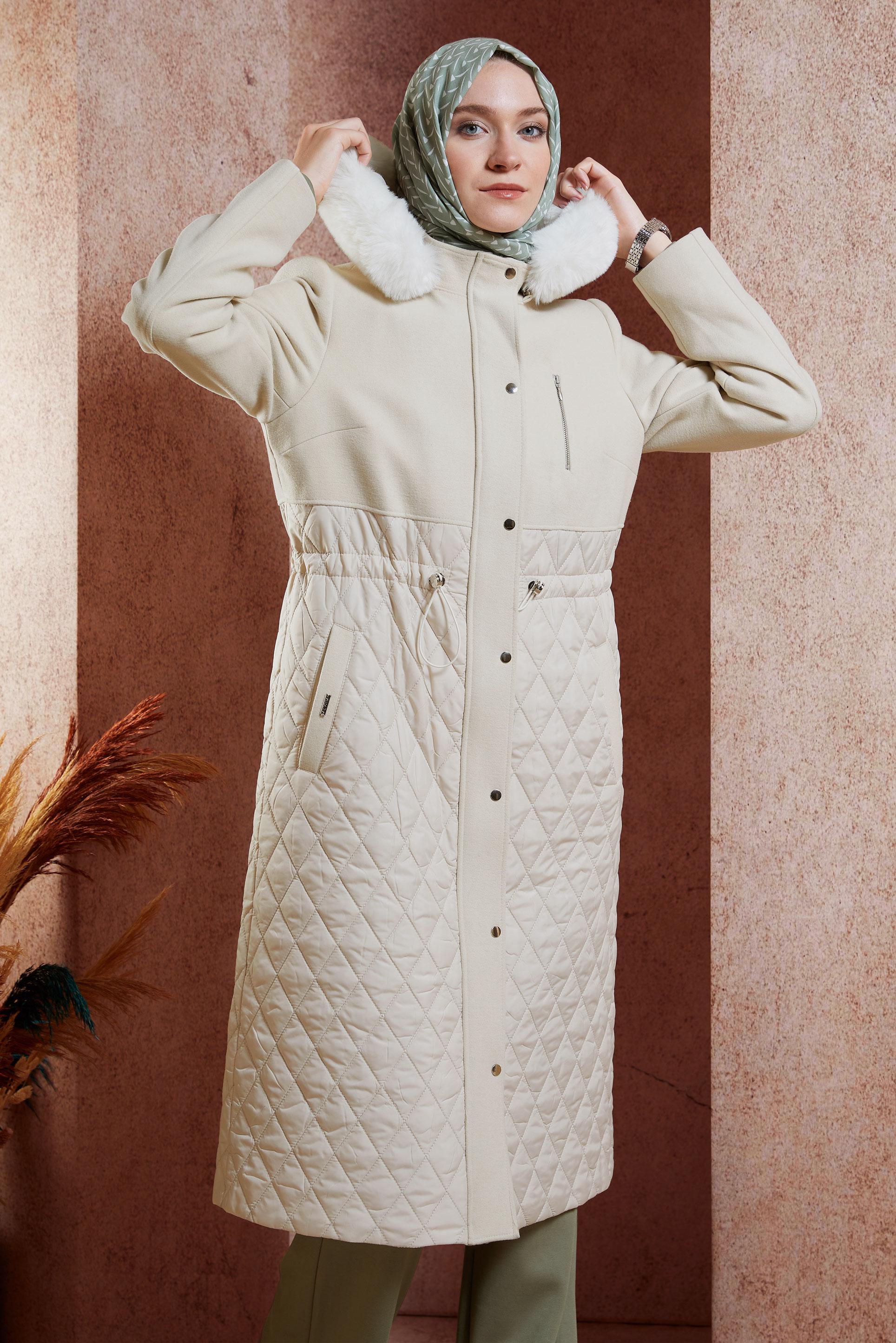 Tesettür giyim BEJ KAPÜŞONU KÜRKLÜ KABAN 90508