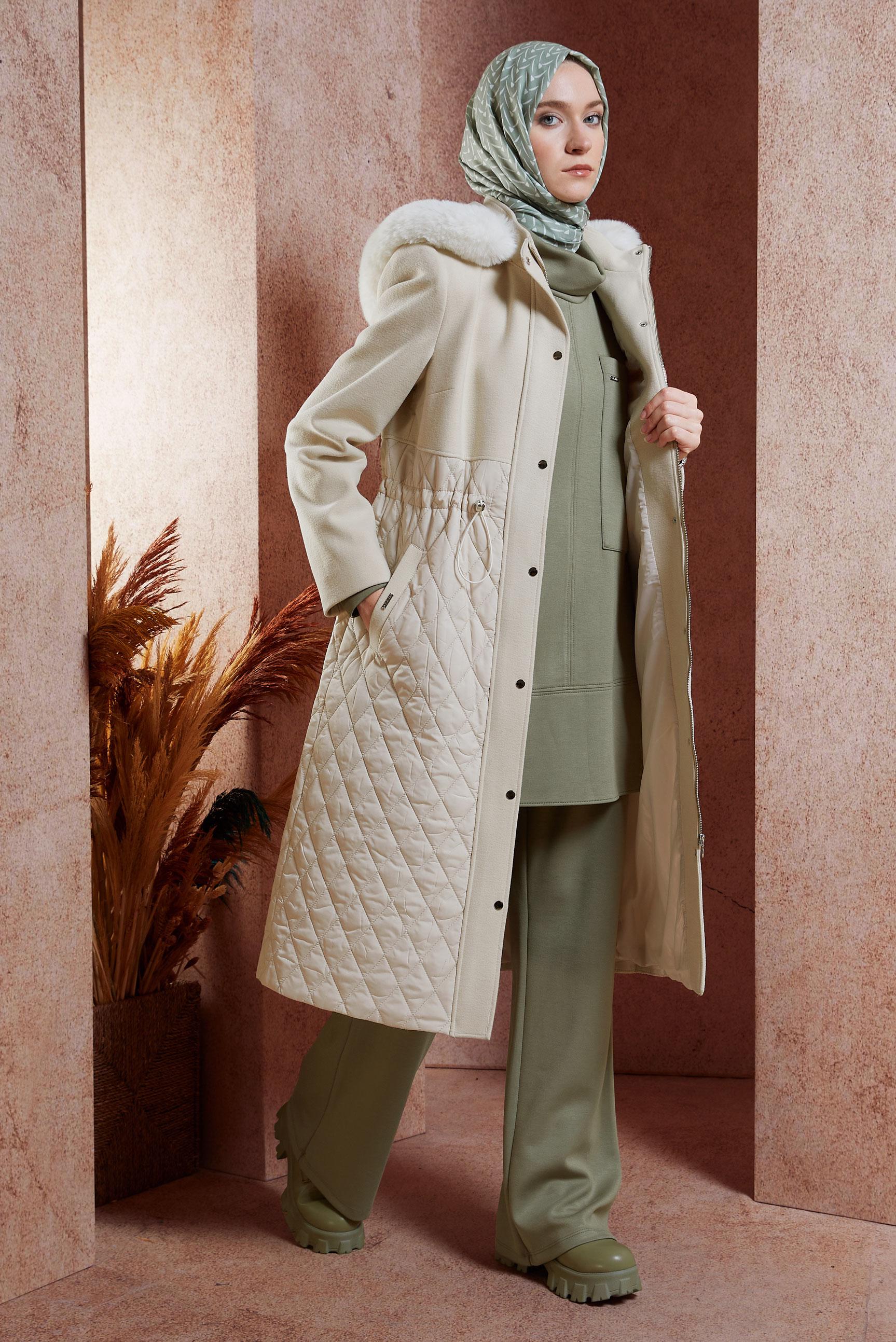 Tesettür giyim BEJ KAPÜŞONU KÜRKLÜ KABAN 90508