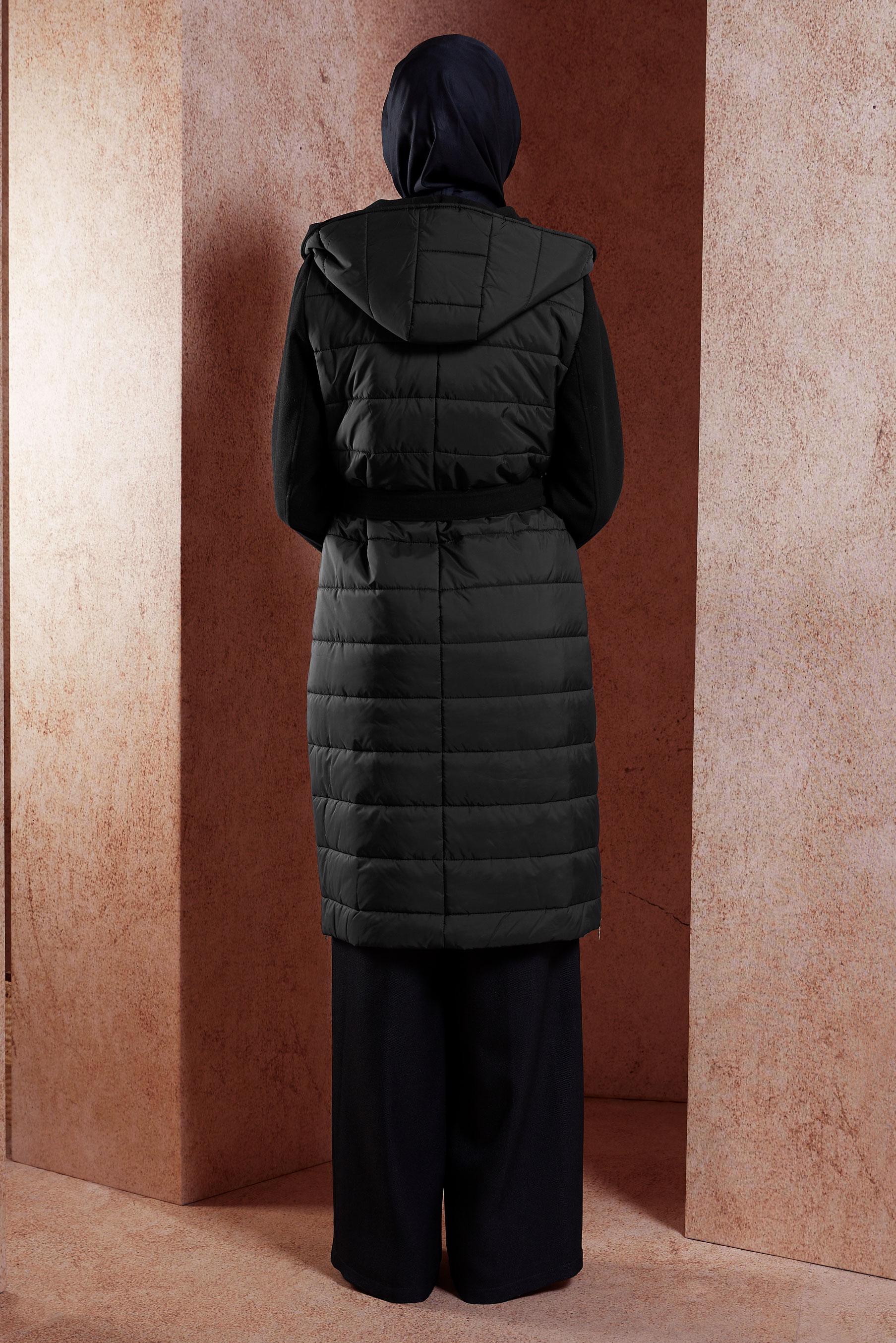 Tesettür giyim SİYAH KUŞAKLI KAPÜŞONLU KABAN 90509