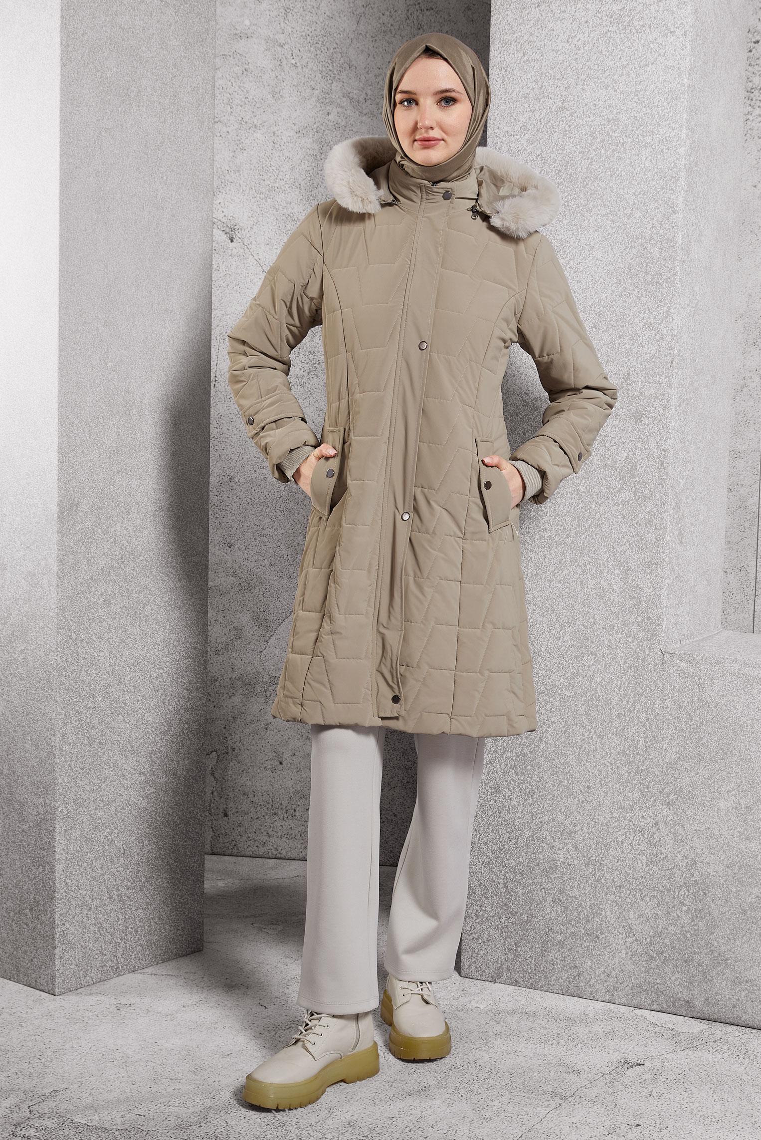 Tesettür giyim BEJ ÇIKARILABİLİR KAPÜŞONLU KABAN 90510