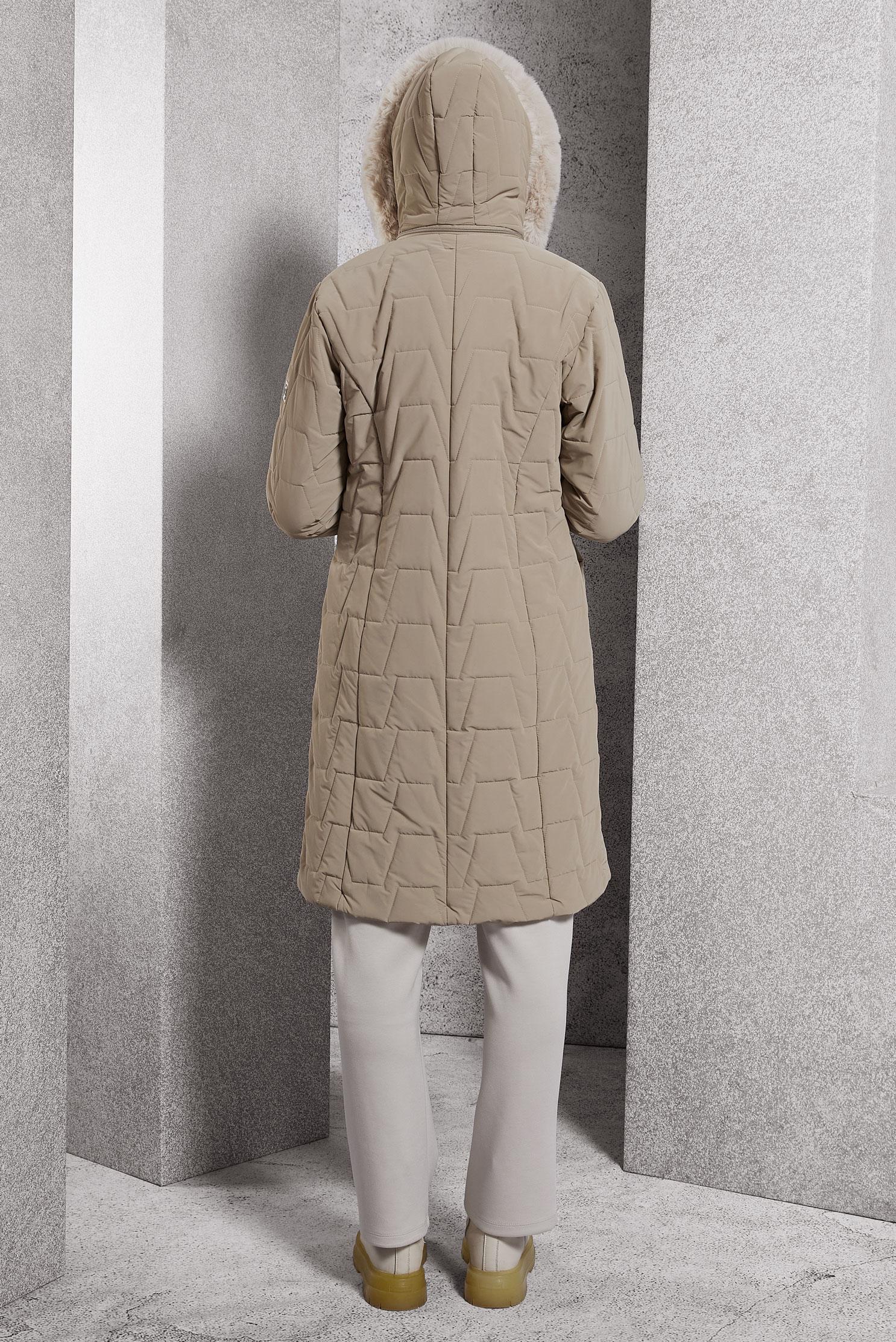 Tesettür giyim BEJ ÇIKARILABİLİR KAPÜŞONLU KABAN 90510