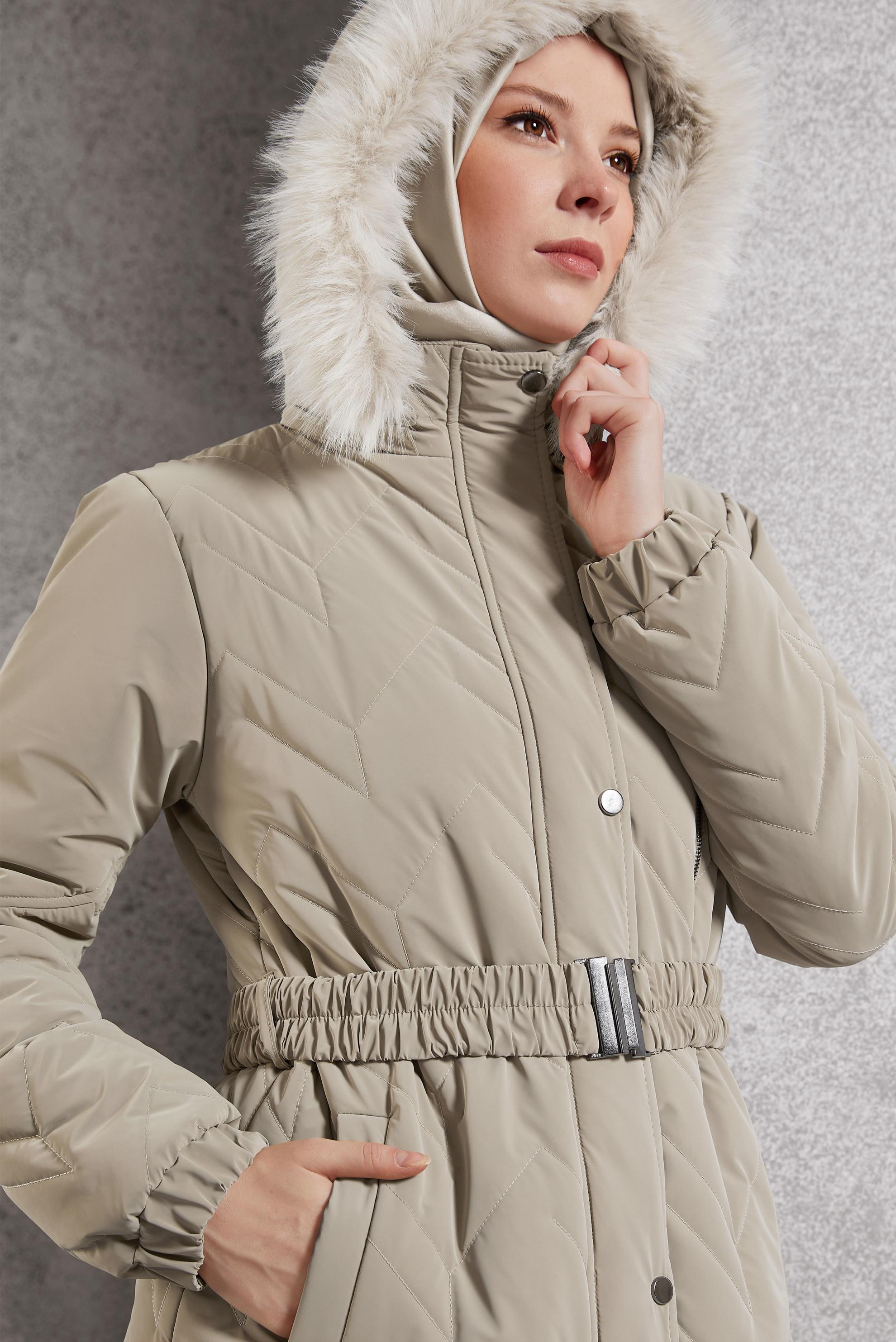 Tesettür giyim BEJ KEMERLİ KABAN 90516