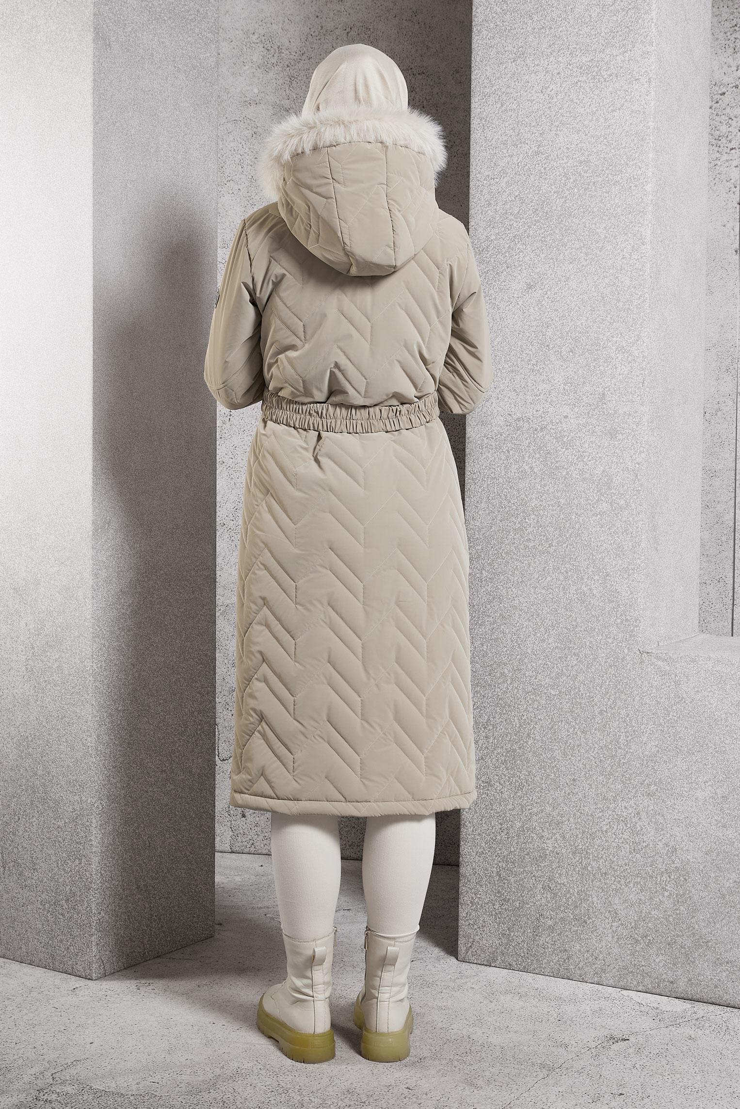 Tesettür giyim BEJ KEMERLİ KABAN 90516