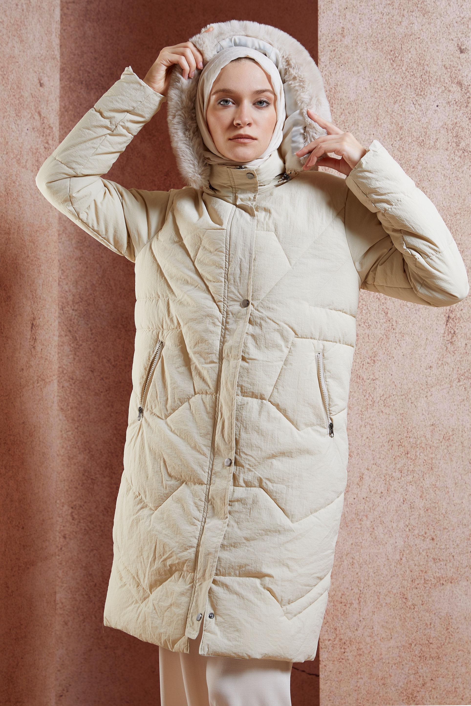 Tesettür giyim BEJ KAPÜŞONLU KABAN 90519