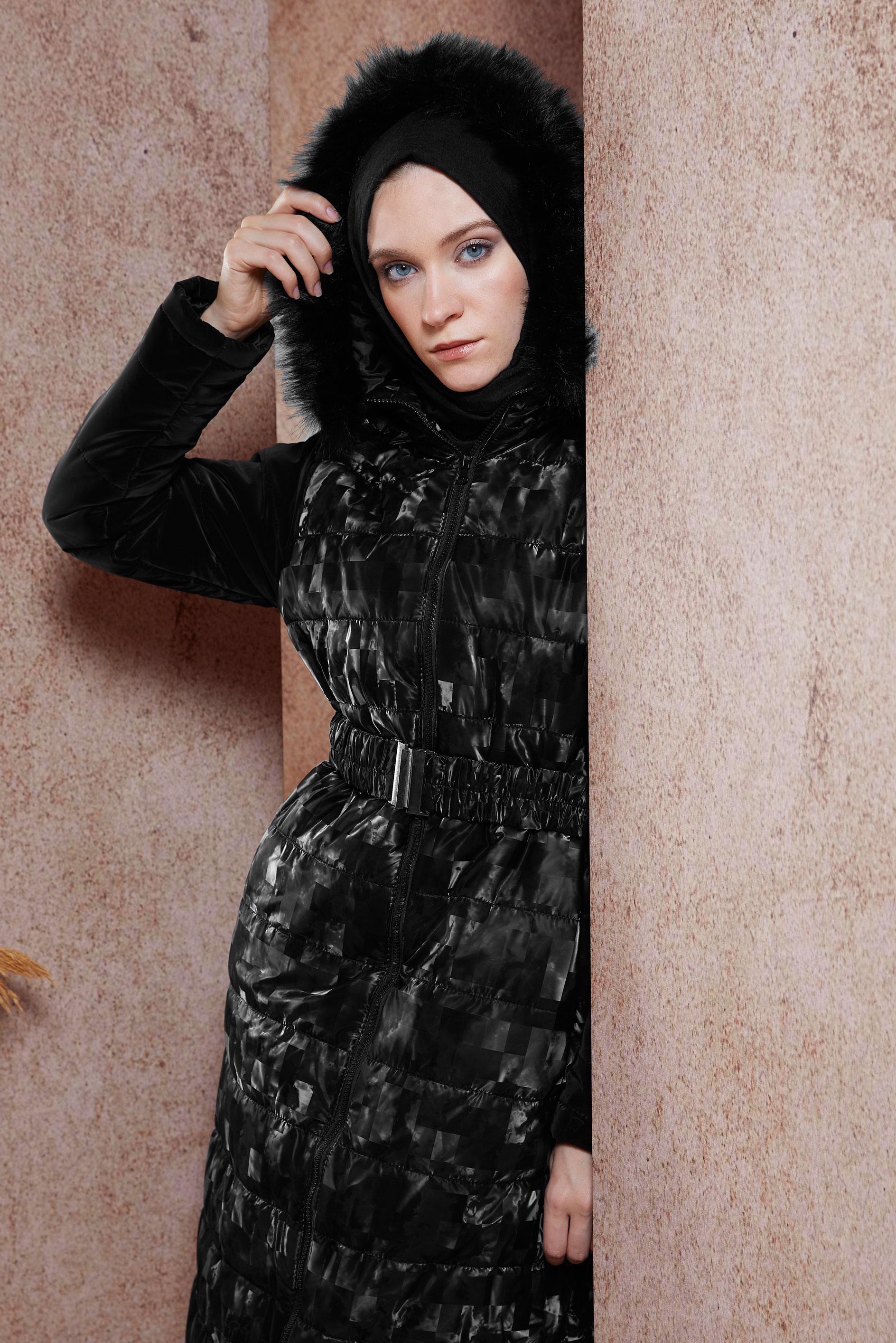 Tesettür giyim SİYAH DESENLİ KEMERLİ KABAN 90525