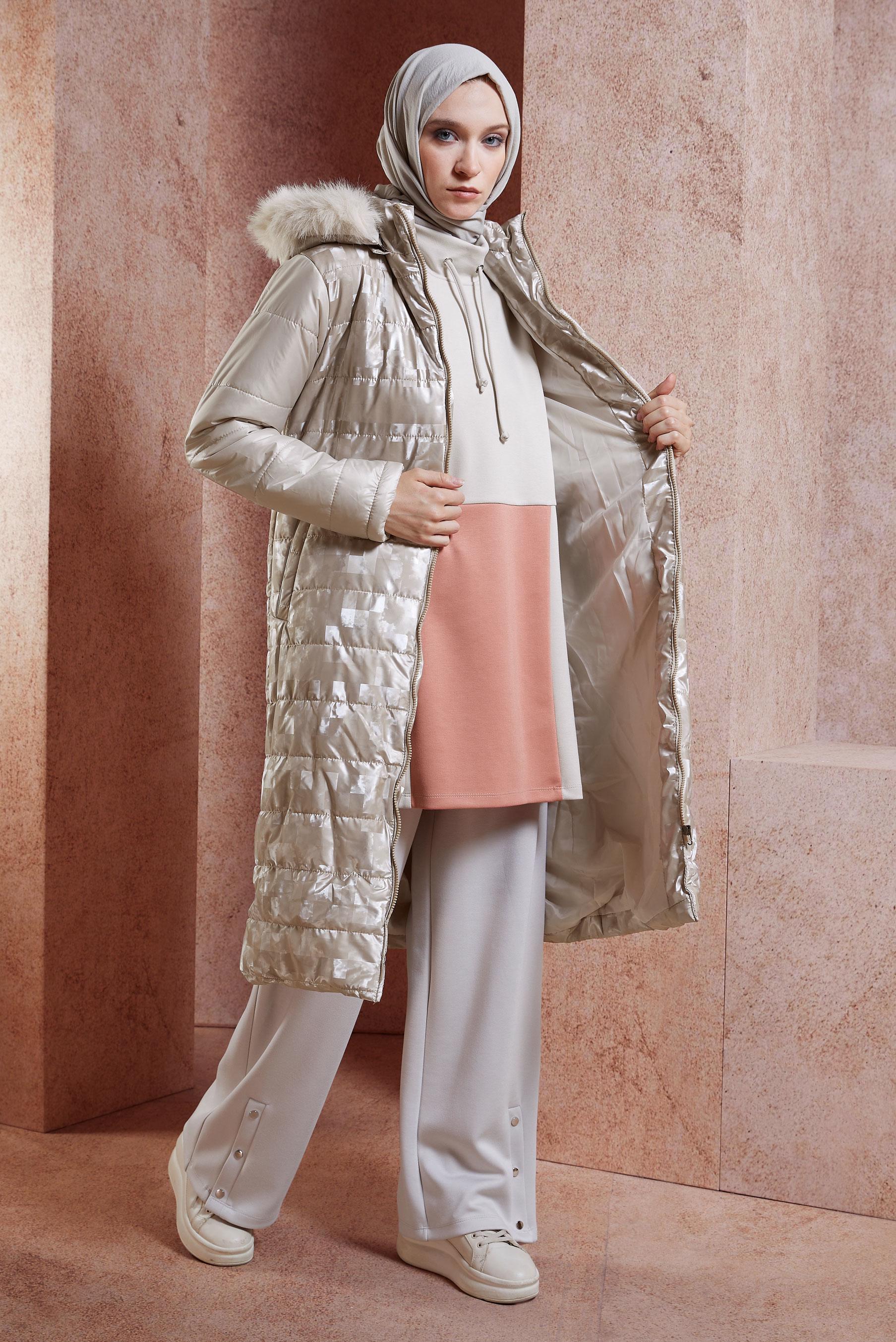 Tesettür giyim BEJ DESENLİ KEMERLİ KABAN 90525