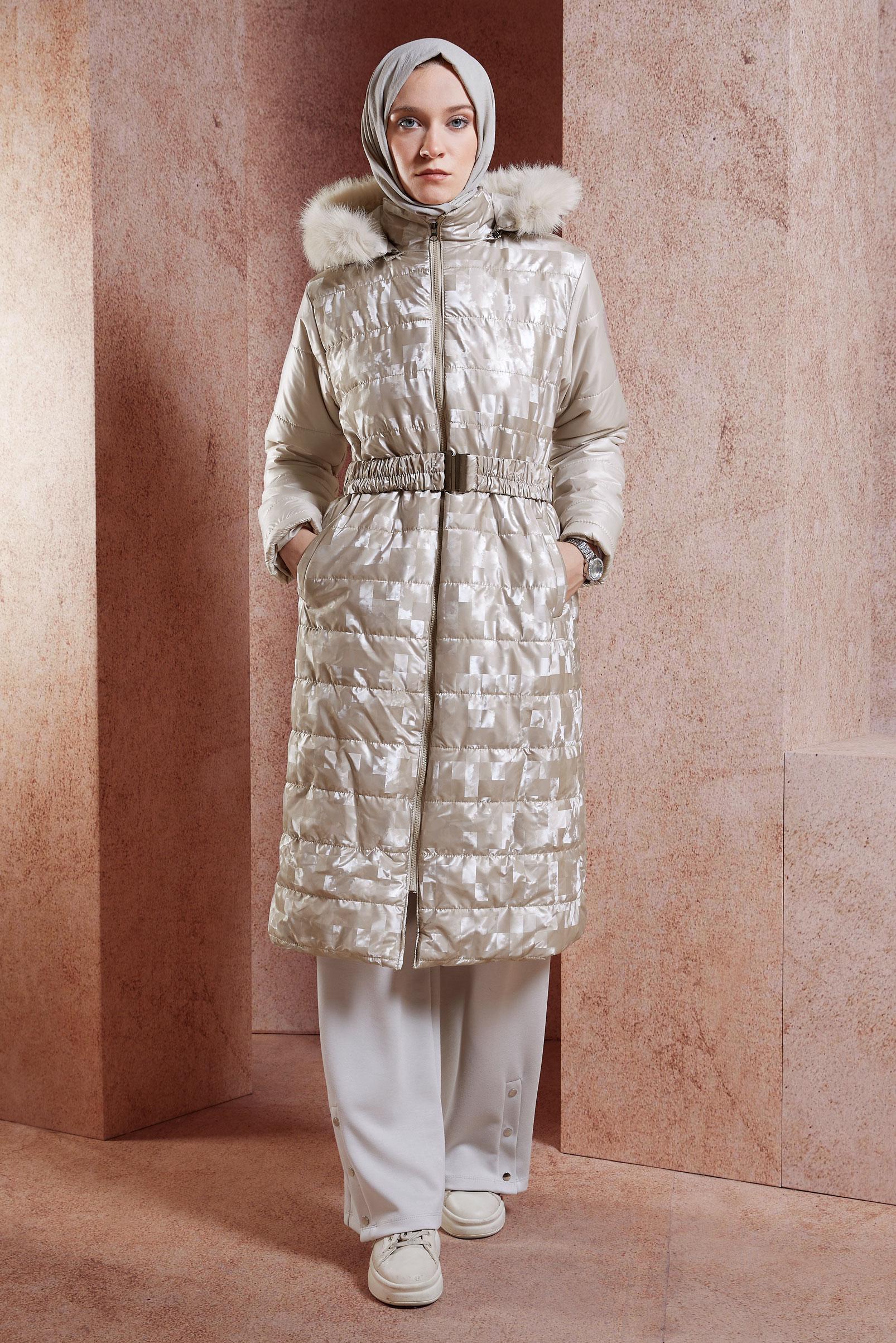 Tesettür giyim BEJ DESENLİ KEMERLİ KABAN 90525