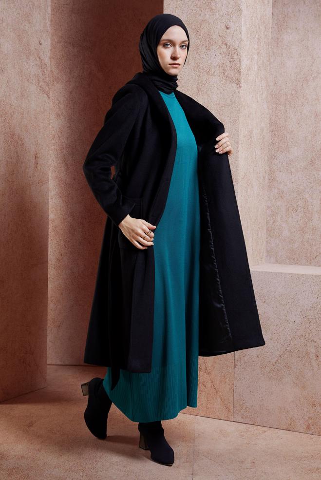 Tesettür giyim SİYAH KUŞAKLI KAPÜŞONLU KABAN 90537 - ALVİNA