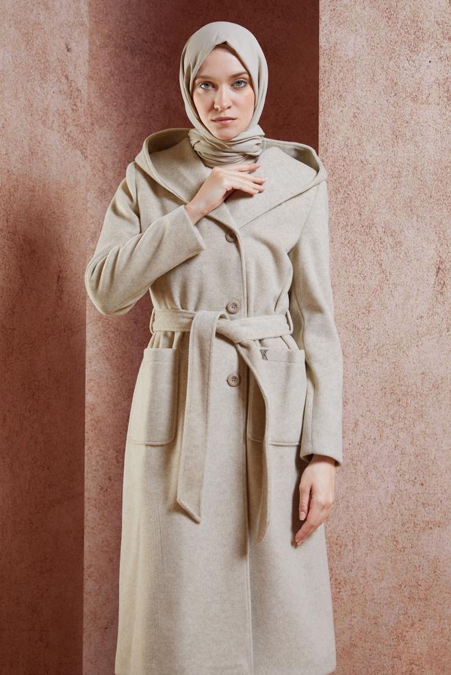 Tesettür giyim BEJ KUŞAKLI KAPÜŞONLU KABAN 90537 - ALVİNA