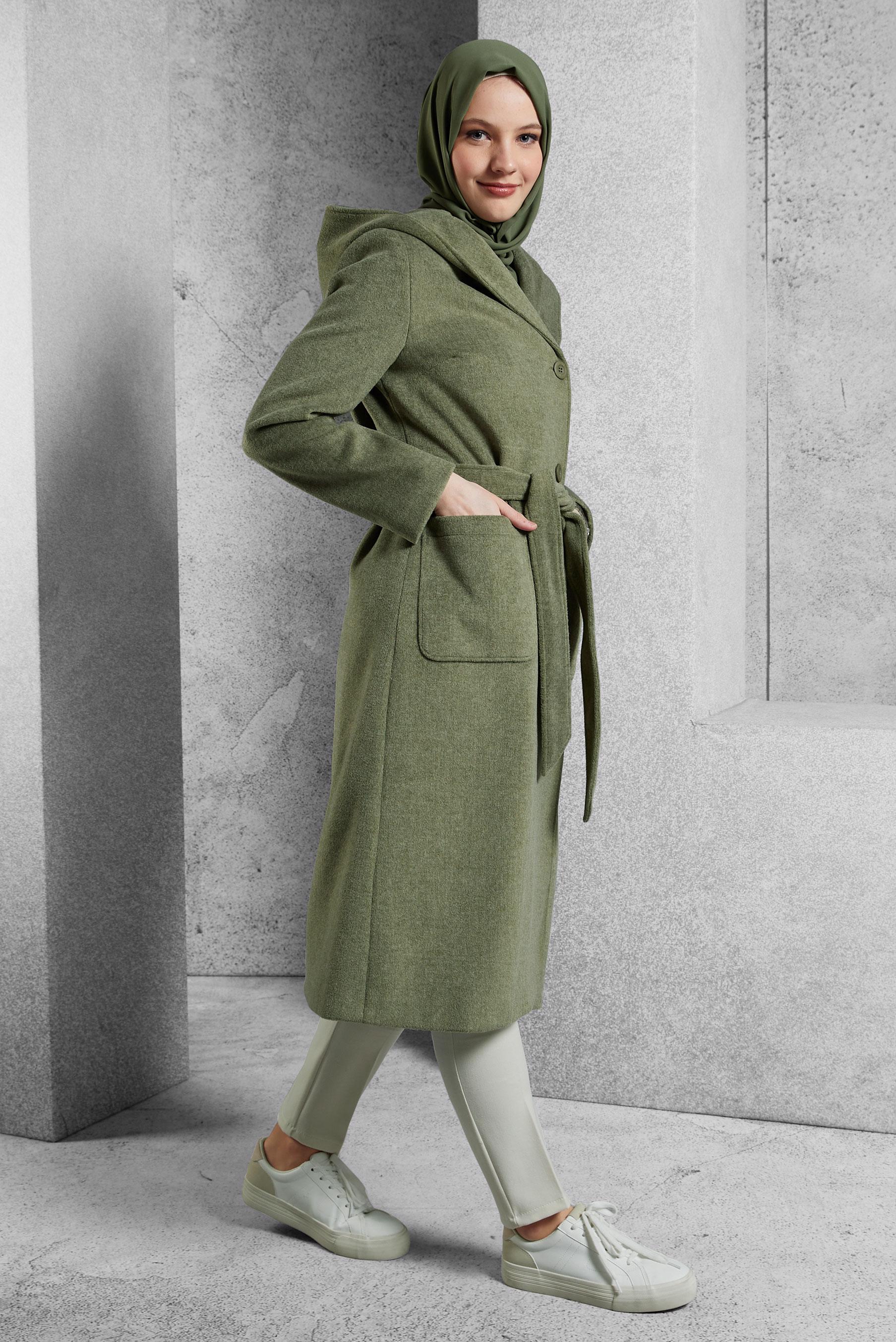 Vêtements hijab VERT MANTEAU À CAPUCHE ET CEINTURE 90537