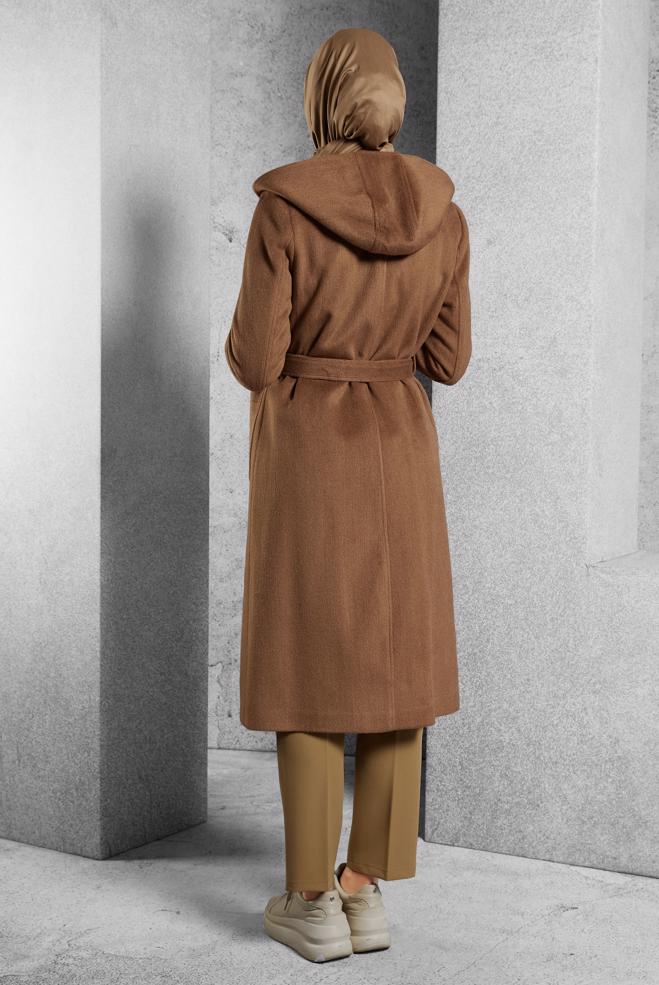 Vêtements hijab BRUN MANTEAU À CAPUCHE ET CEINTURE 90537 - ALVİNA