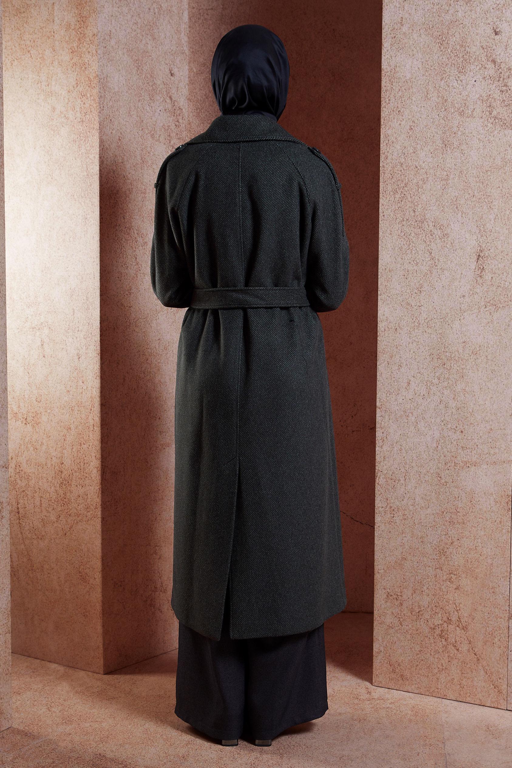 Tesettür giyim SİYAH KEMERLİ KAŞE KABAN 90539