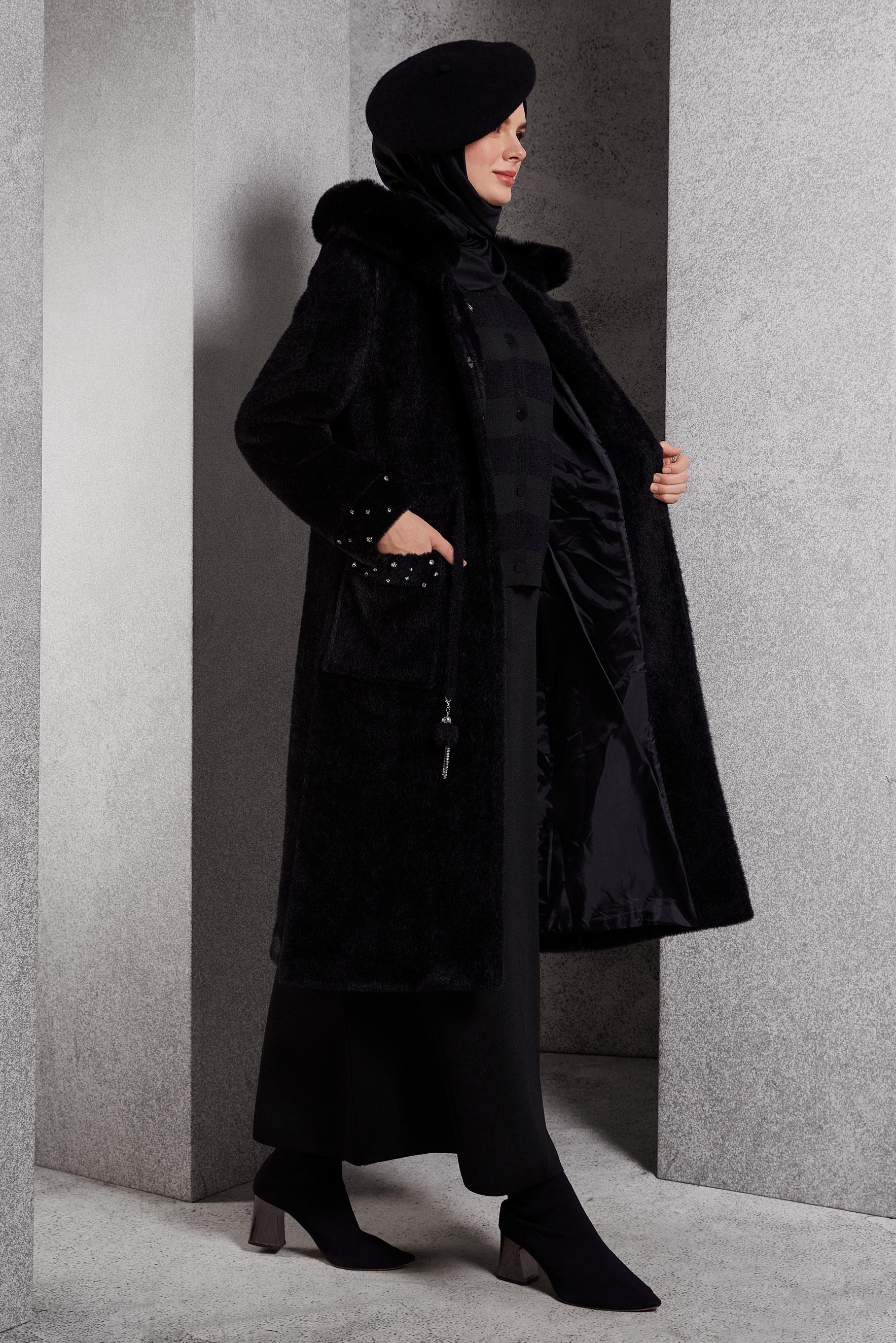 Tesettür giyim SİYAH KÜRK DETAYLI KABAN 90549