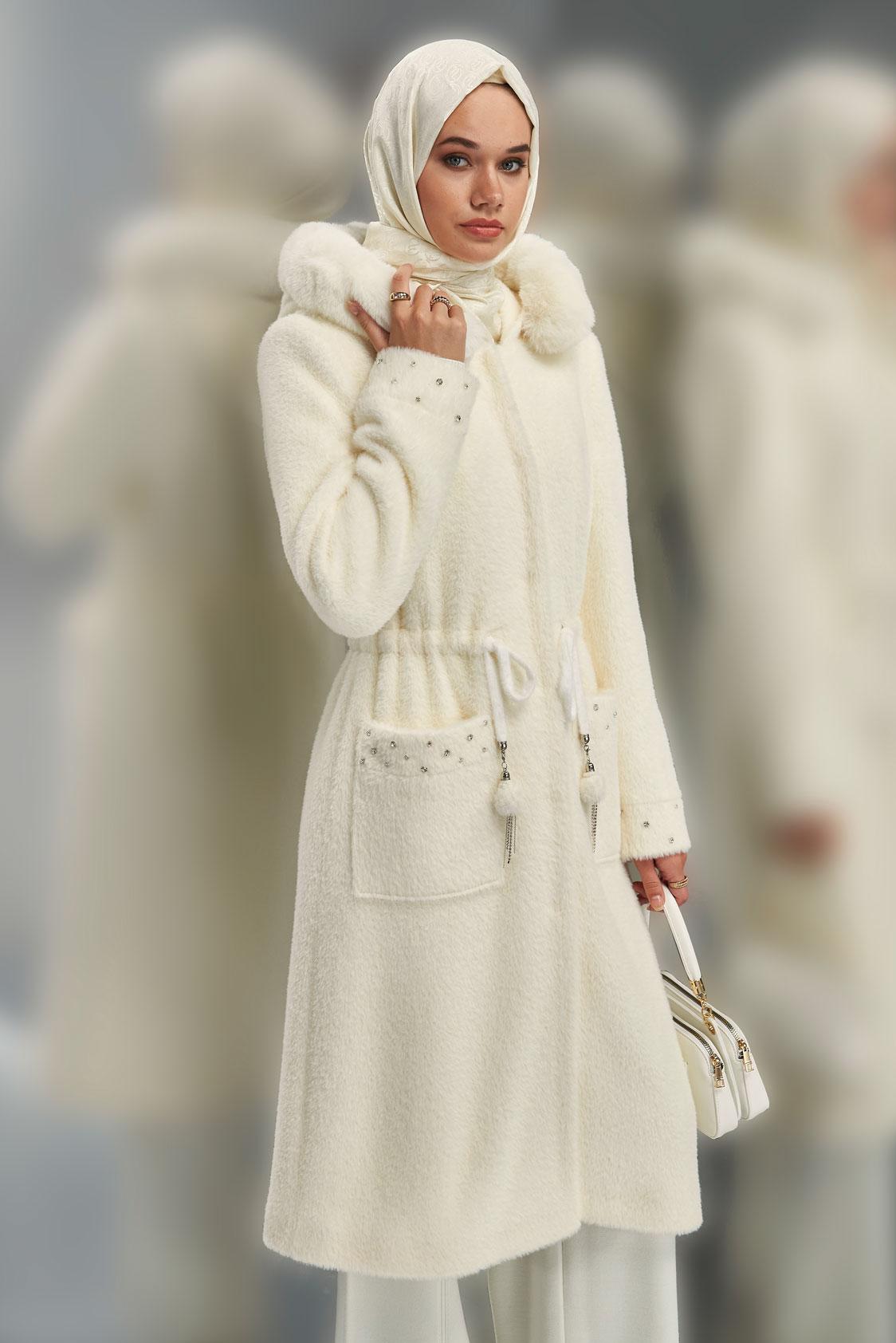 Vêtements hijab BLANC MANTEAU À DÉTAILS DE FOURRURE 90549