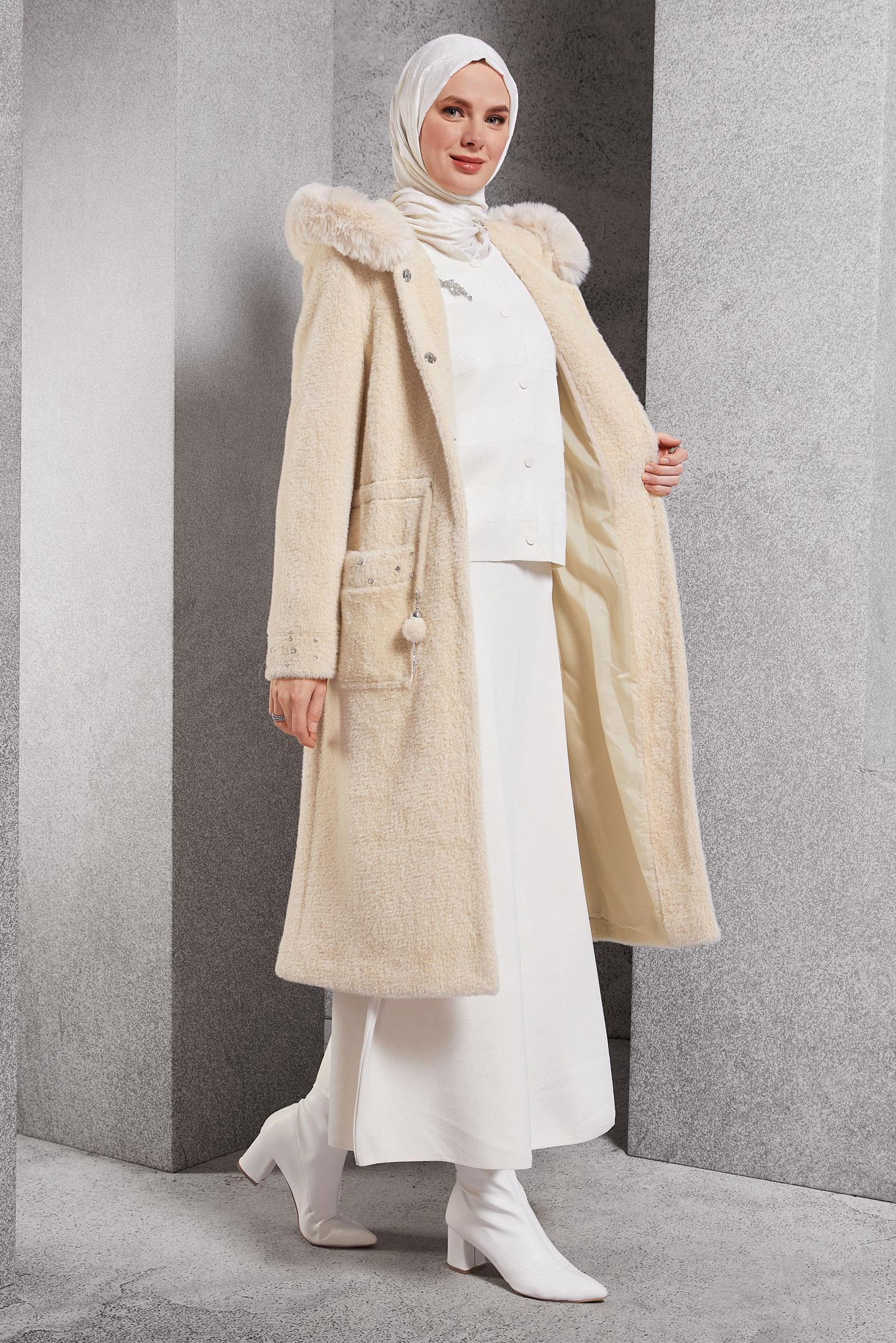 Tesettür giyim BEJ KÜRK DETAYLI KABAN 90549