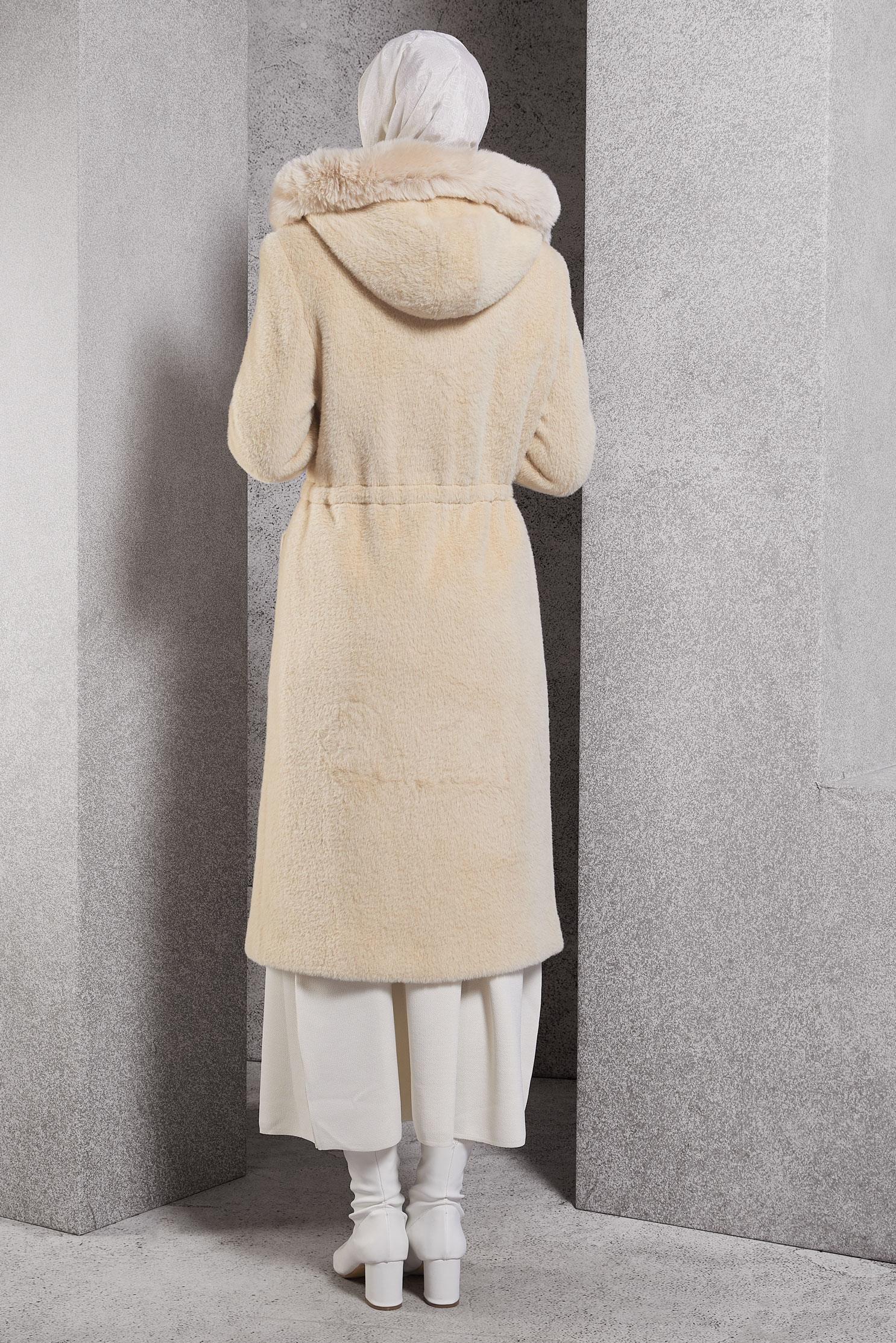 Tesettür giyim BEJ KÜRK DETAYLI KABAN 90549