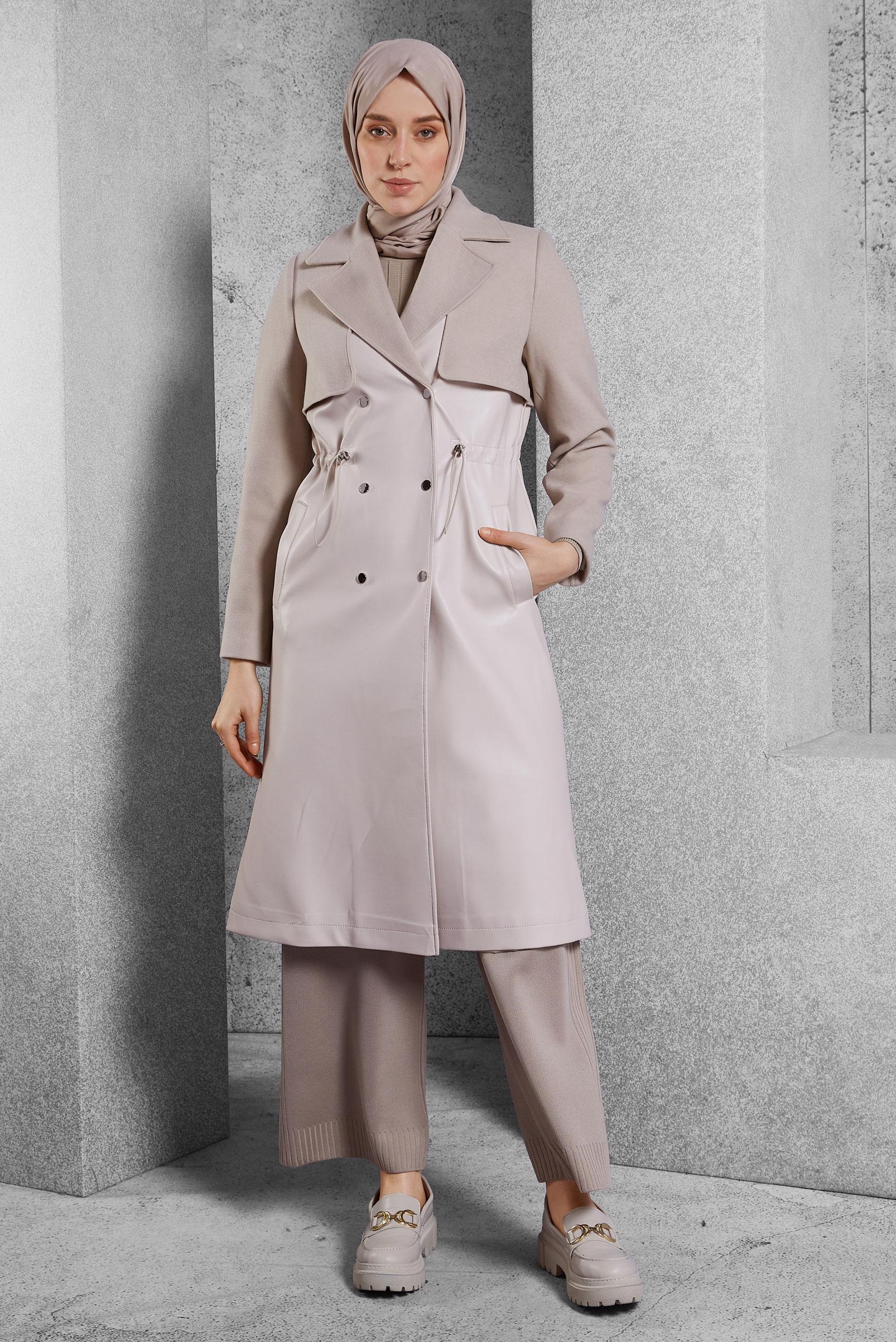 Tesettür giyim BEJ BELİ BÜZGÜLÜ DERİ KABAN 90554 