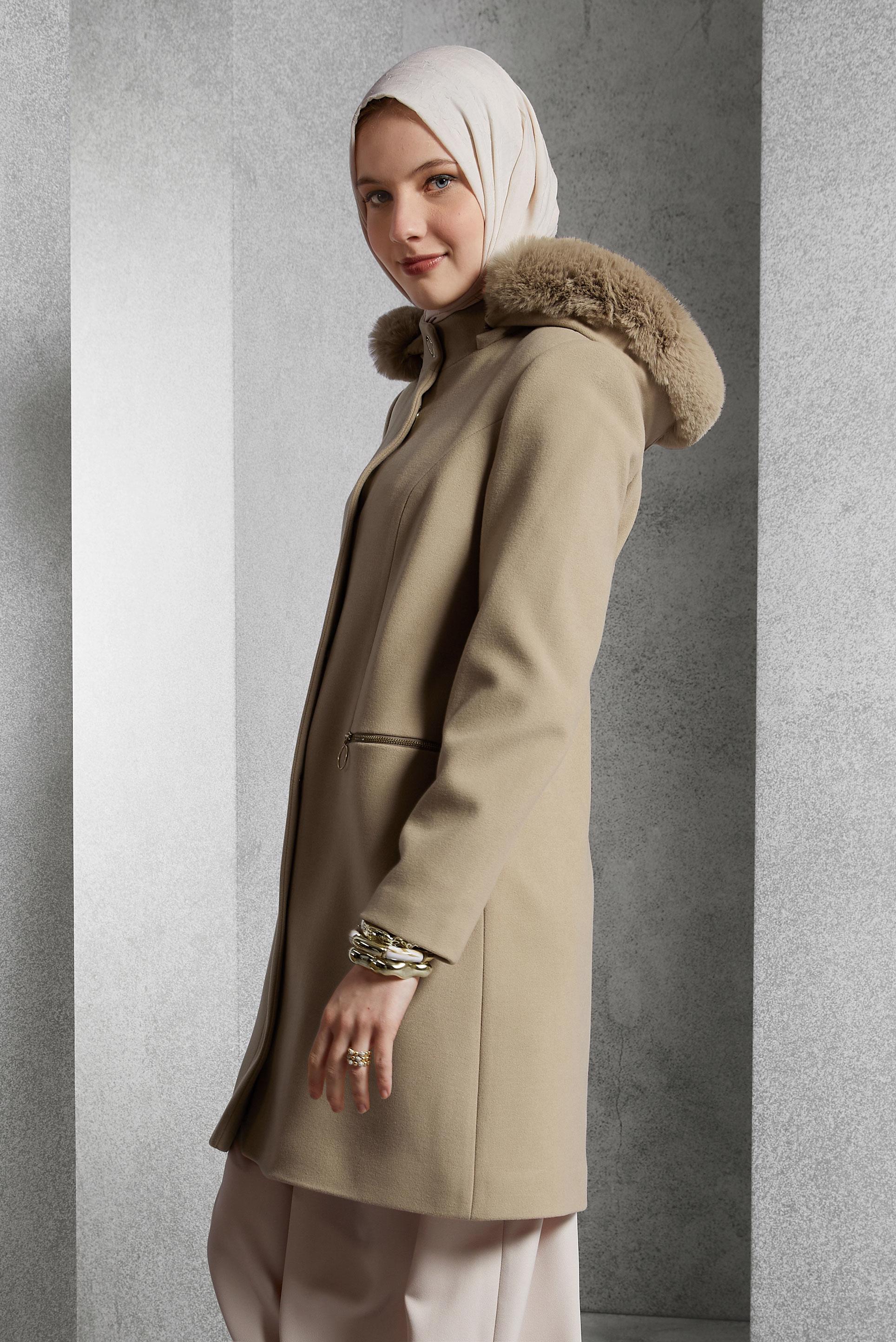 Tesettür giyim BEJ KAPÜŞONLU KABAN 90570