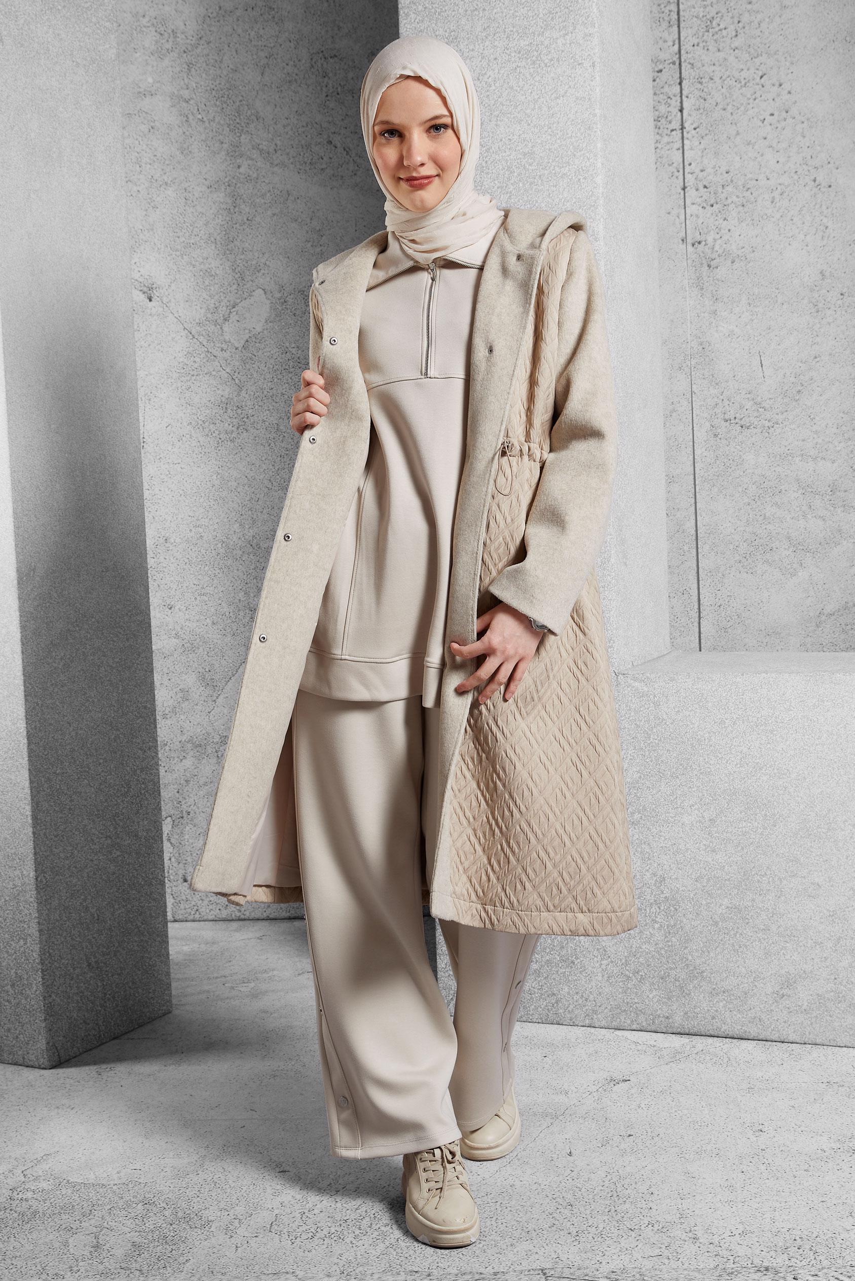 Tesettür giyim BEJ KAPÜŞONLU KABAN 90572