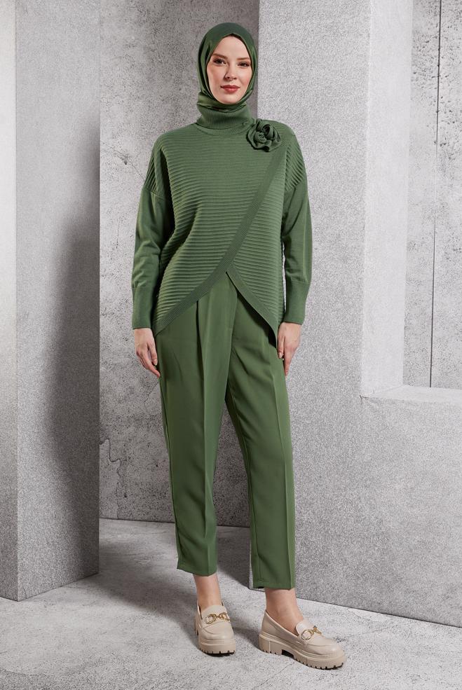 Vêtements hijab VERT PULL EN MAILLE COUPE ASYMÉTRIQUE 44912 - ALVİNA