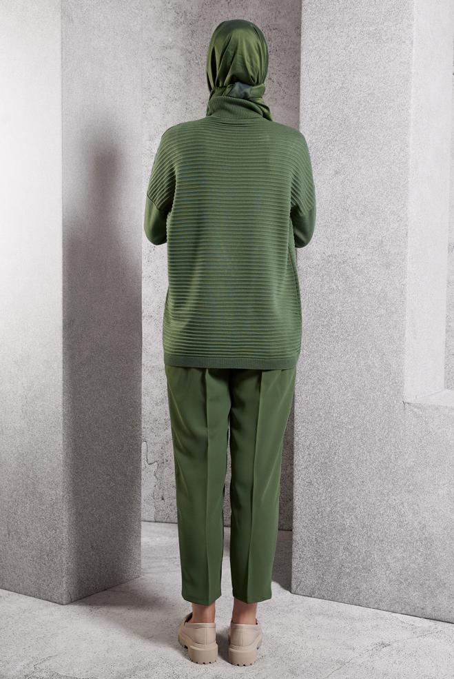 Vêtements hijab VERT PULL EN MAILLE COUPE ASYMÉTRIQUE 44912 - ALVİNA