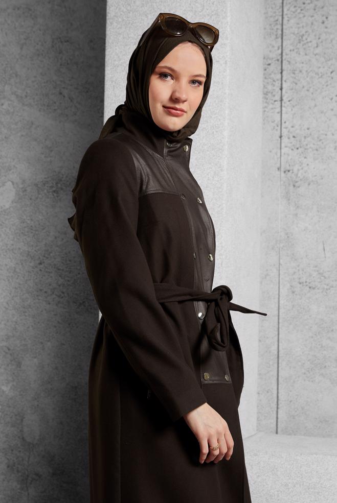 Tesettür giyim KAHVE KUŞAKLI MANTO 90568 - ALVİNA