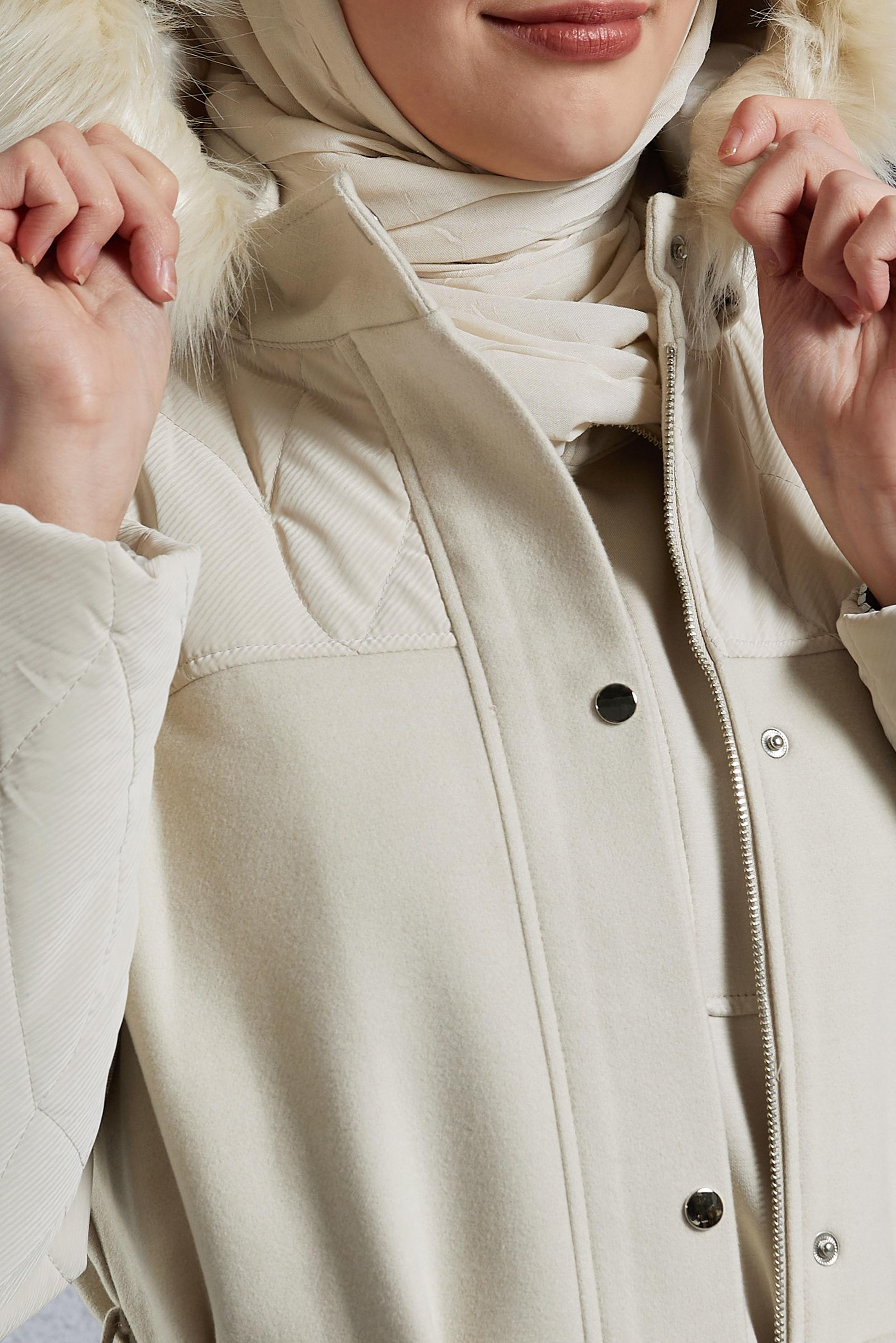 Vêtements hijab ÉCRUE MANTEAU À CAPUCHE EN FOURRURE 90571