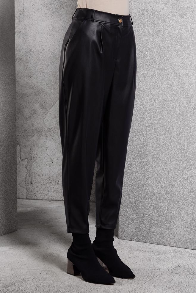 Vêtements hijab NOIR PANTALON EN SIMILI CUIR COUPE CAROTTE 70815 - ALVİNA