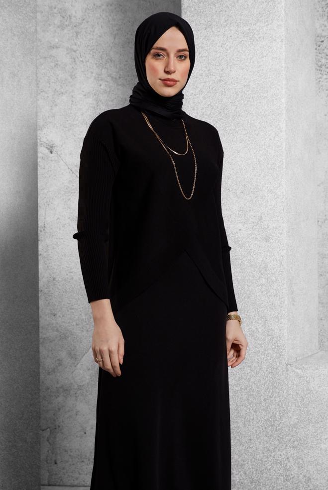 Vêtements hijab NOIR COSTUME À JUPE AVEC DÉTAILS DE BROCHE 44911 - ALVİNA