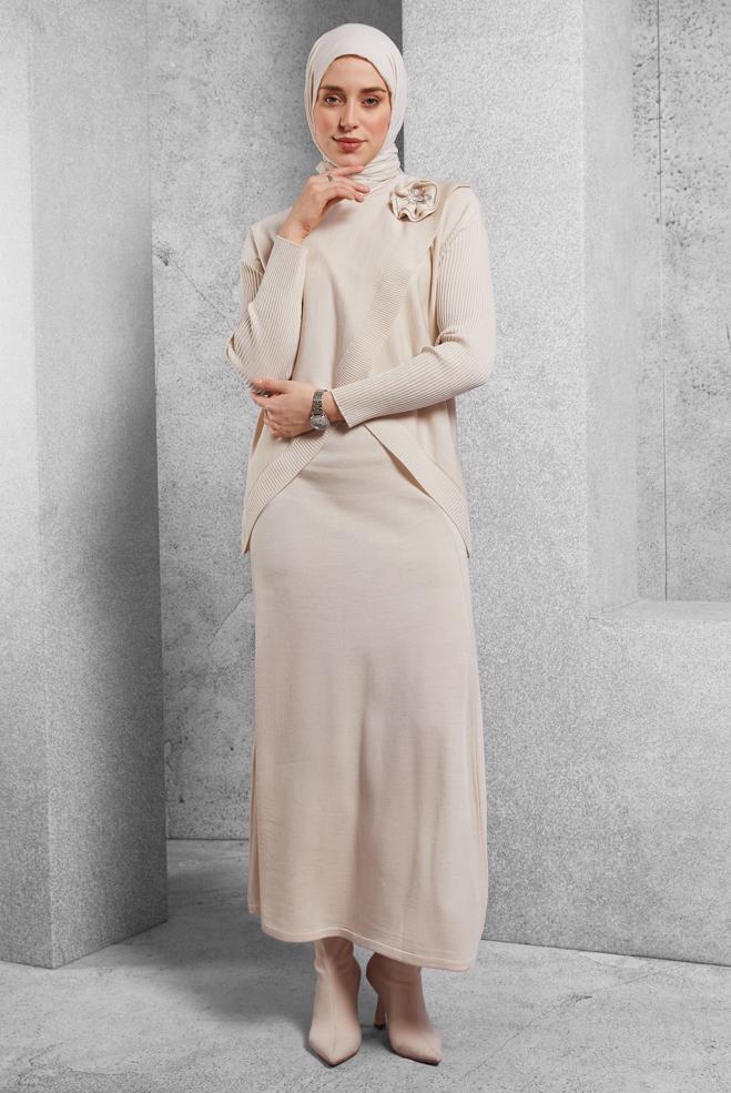 Vêtements hijab BEIGE COSTUME À JUPE AVEC DÉTAILS DE BROCHE 44911 - ALVİNA