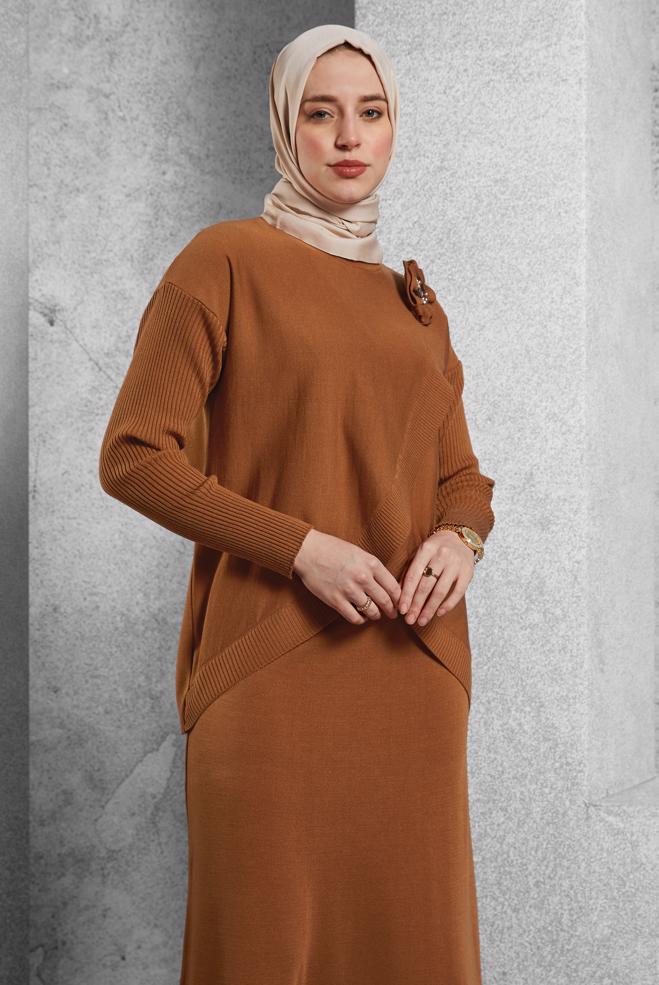 Vêtements hijab ORANGE COSTUME À JUPE AVEC DÉTAILS DE BROCHE 44911 - ALVİNA
