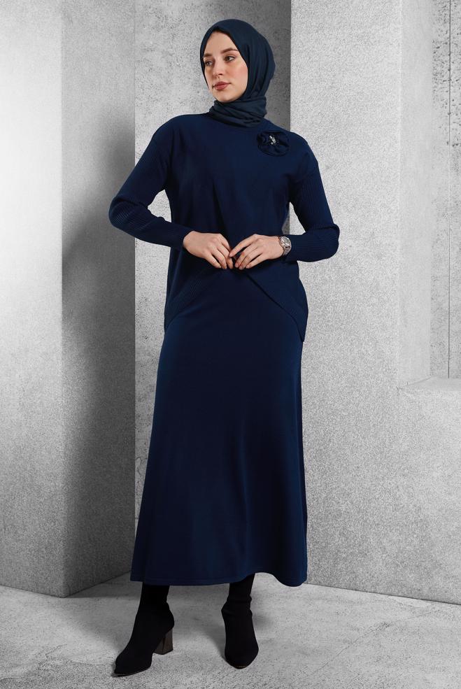 Vêtements hijab BLEU MARINE COSTUME À JUPE AVEC DÉTAILS DE BROCHE 44911 - ALVİNA