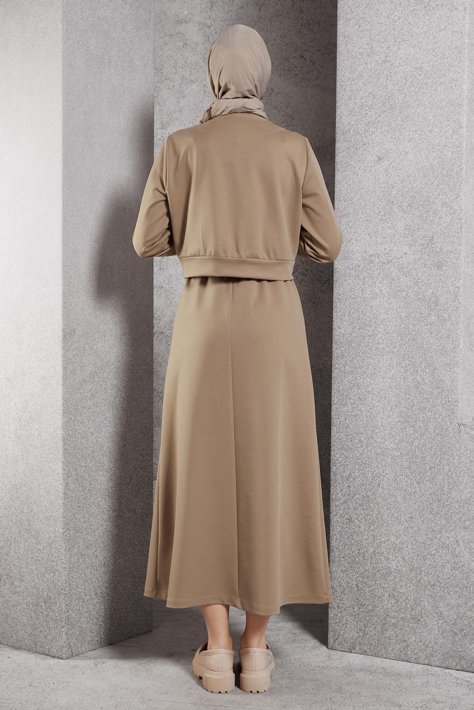 Vêtements hijab BEIGE COSTUME À JUPE BOUTONNEE 45186