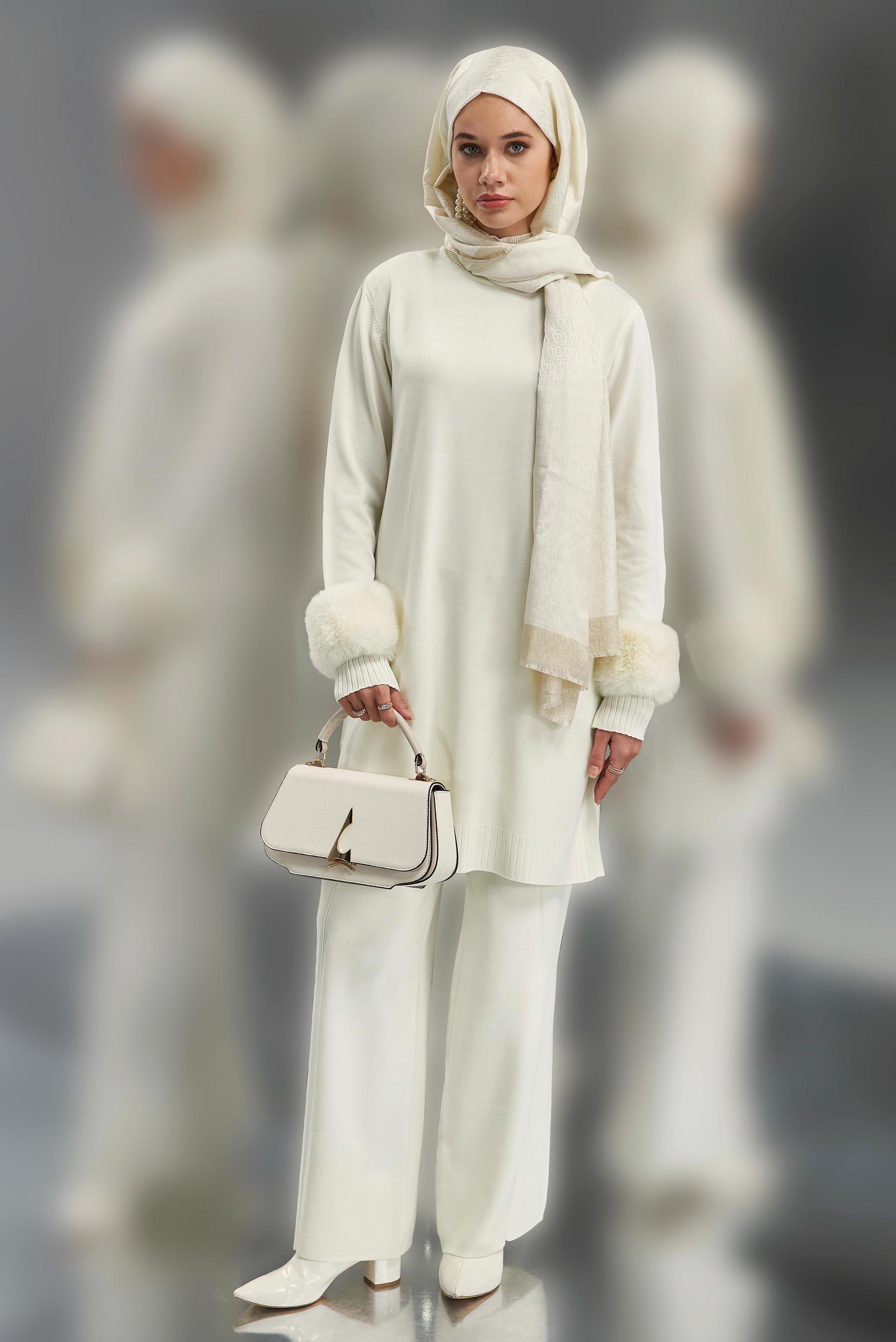 Vêtements hijab BLANC COSTUME PANTALON AVEC DÉTAIL DE FOURRURE 44950