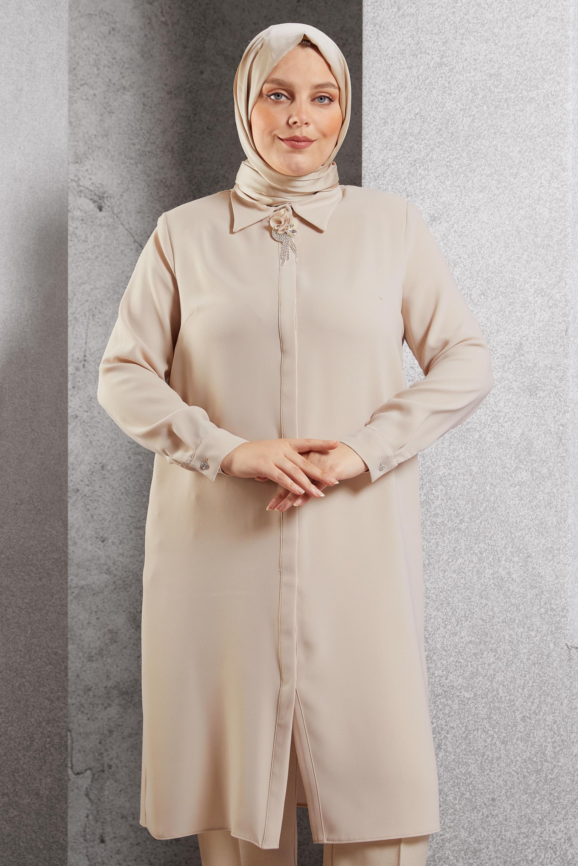 Tesettür giyim BEJ BROŞ DETAYLI TUNİK 20625