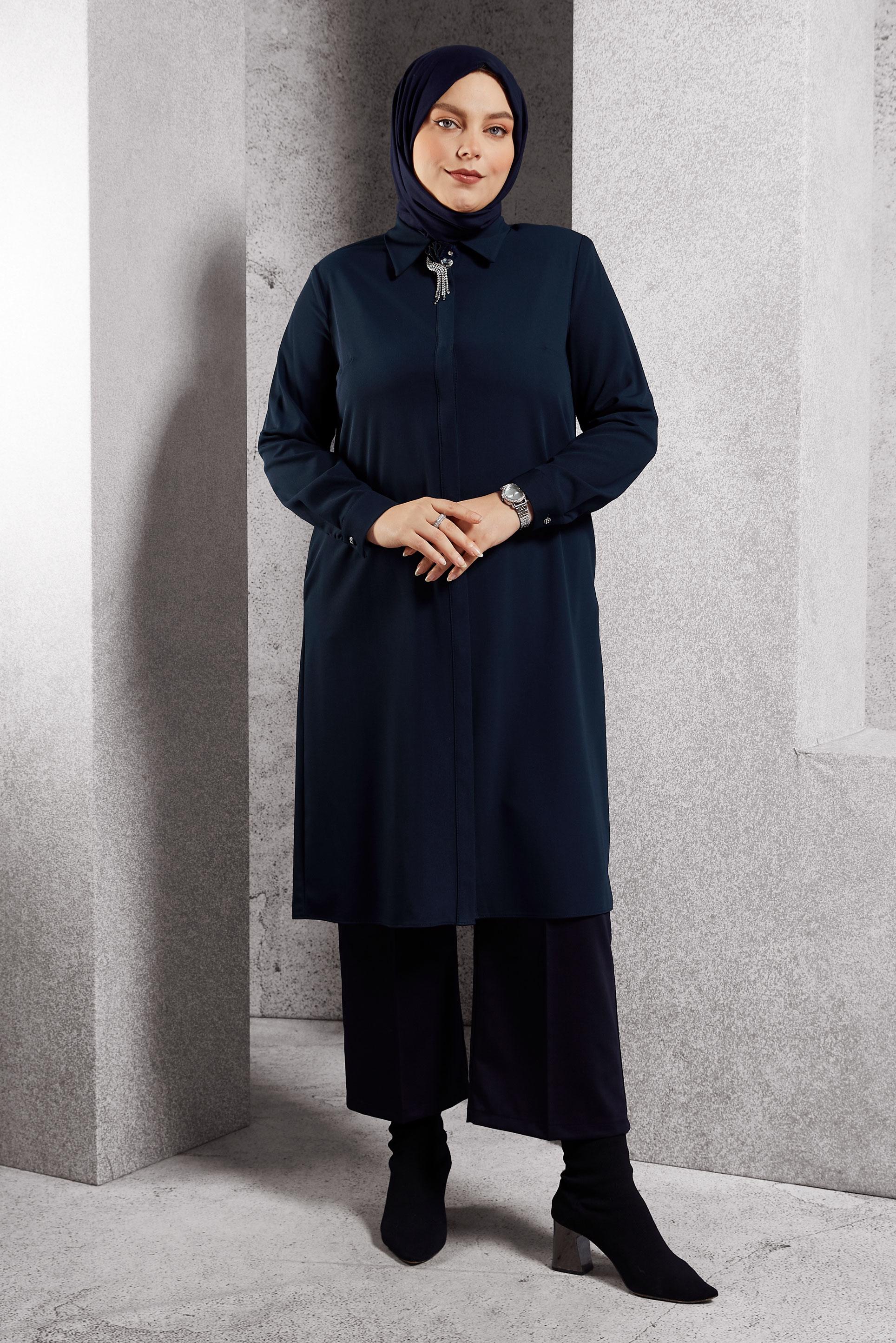 Tesettür giyim LACİVERT BROŞ DETAYLI TUNİK 20625