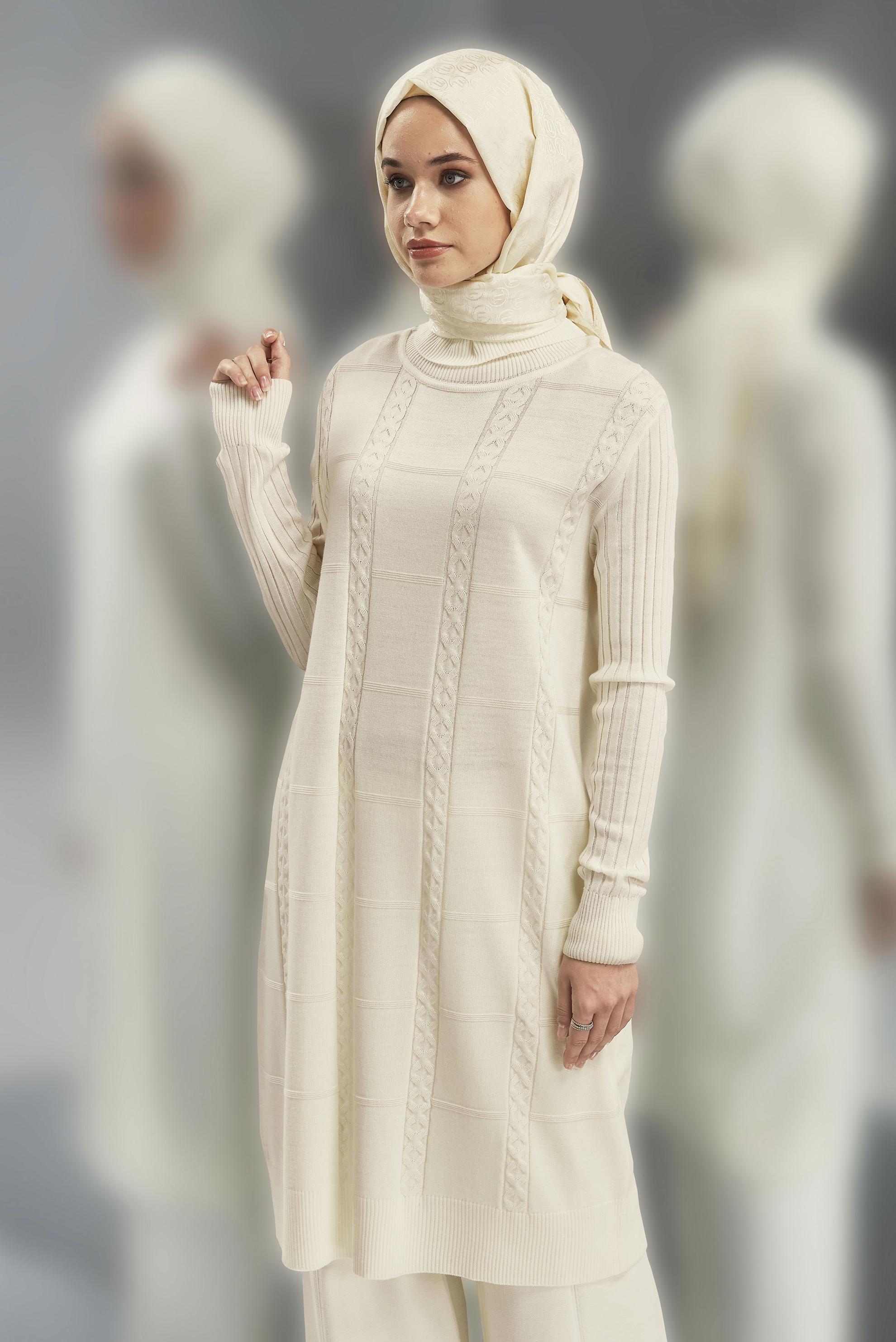 Vêtements hijab BEIGE TUNIQUE EN TRICOT À COL ROULÉ 44902