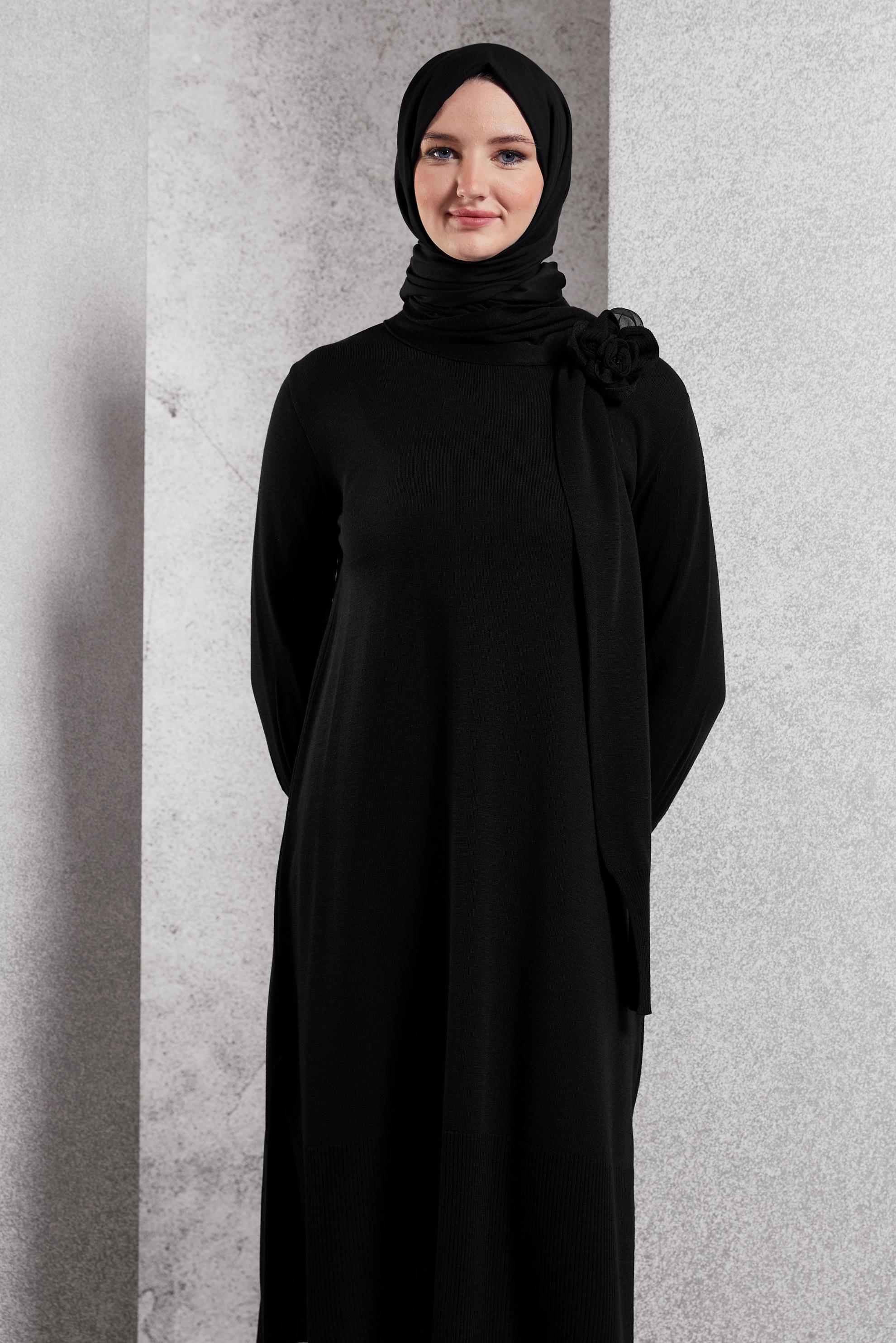 Tesettür giyim SİYAH BROŞ DETAYLI TRİKO TUNİK 44913