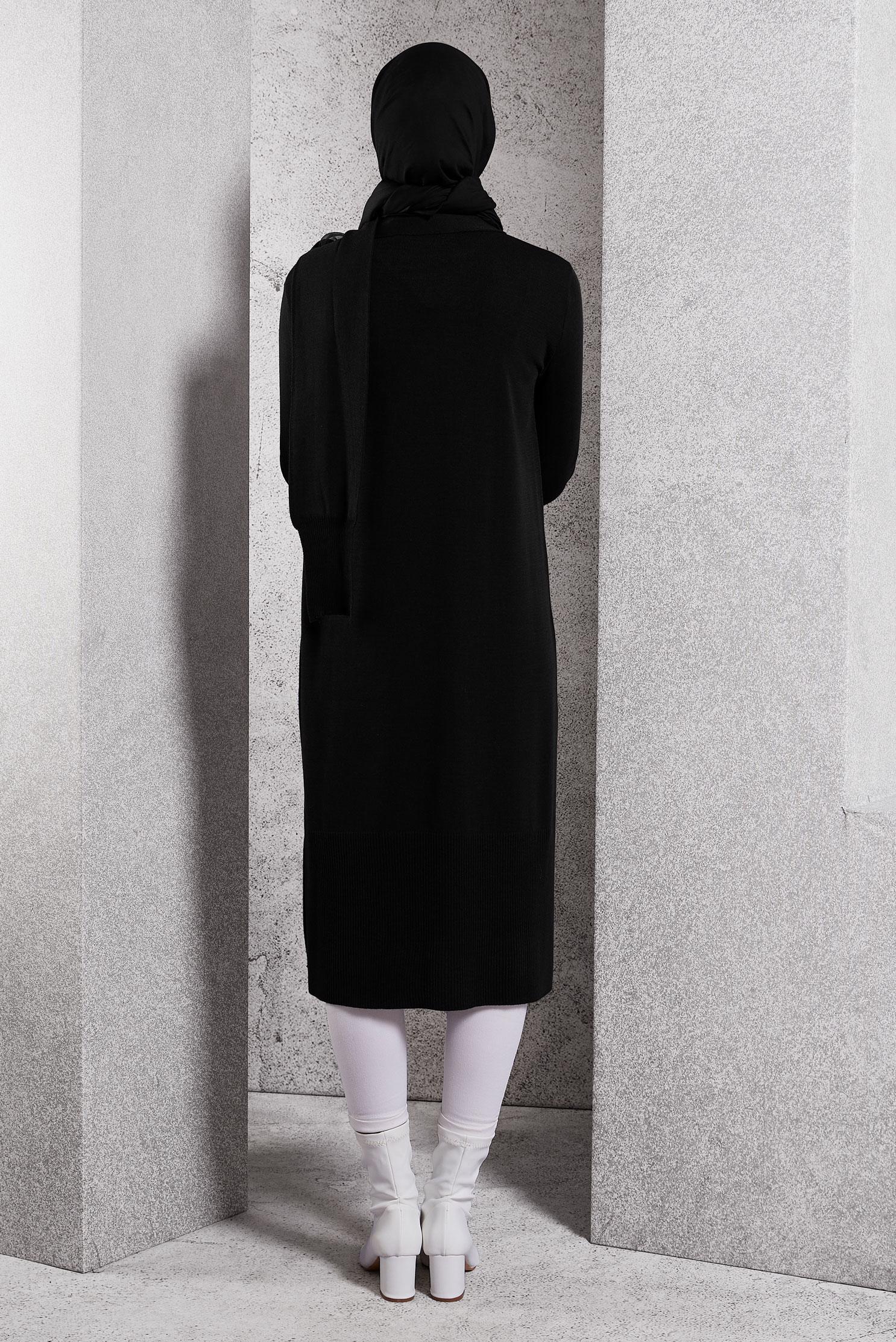 Tesettür giyim SİYAH BROŞ DETAYLI TRİKO TUNİK 44913