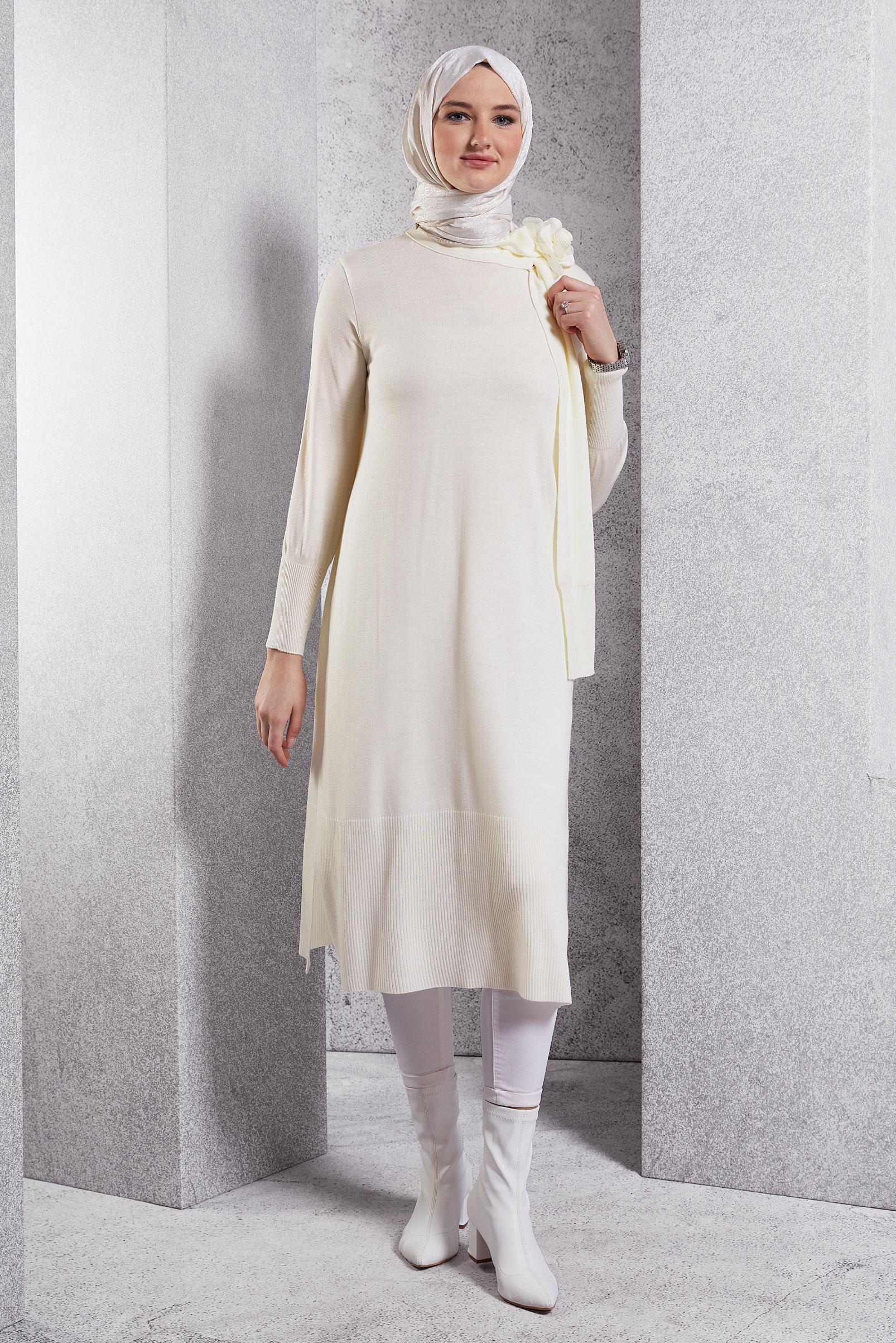 Tesettür giyim BEYAZ BROŞ DETAYLI TRİKO TUNİK 44913