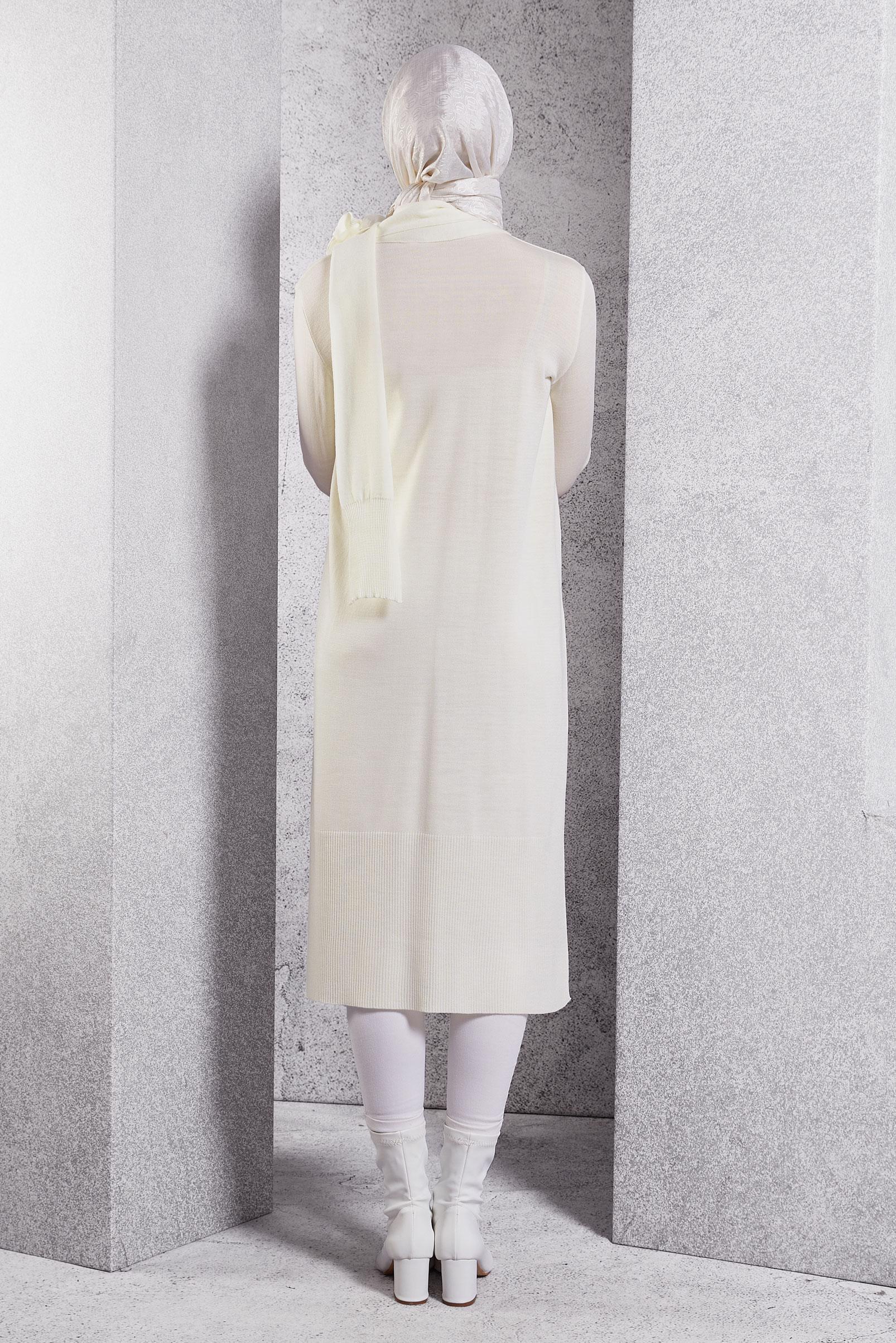 Tesettür giyim BEYAZ BROŞ DETAYLI TRİKO TUNİK 44913