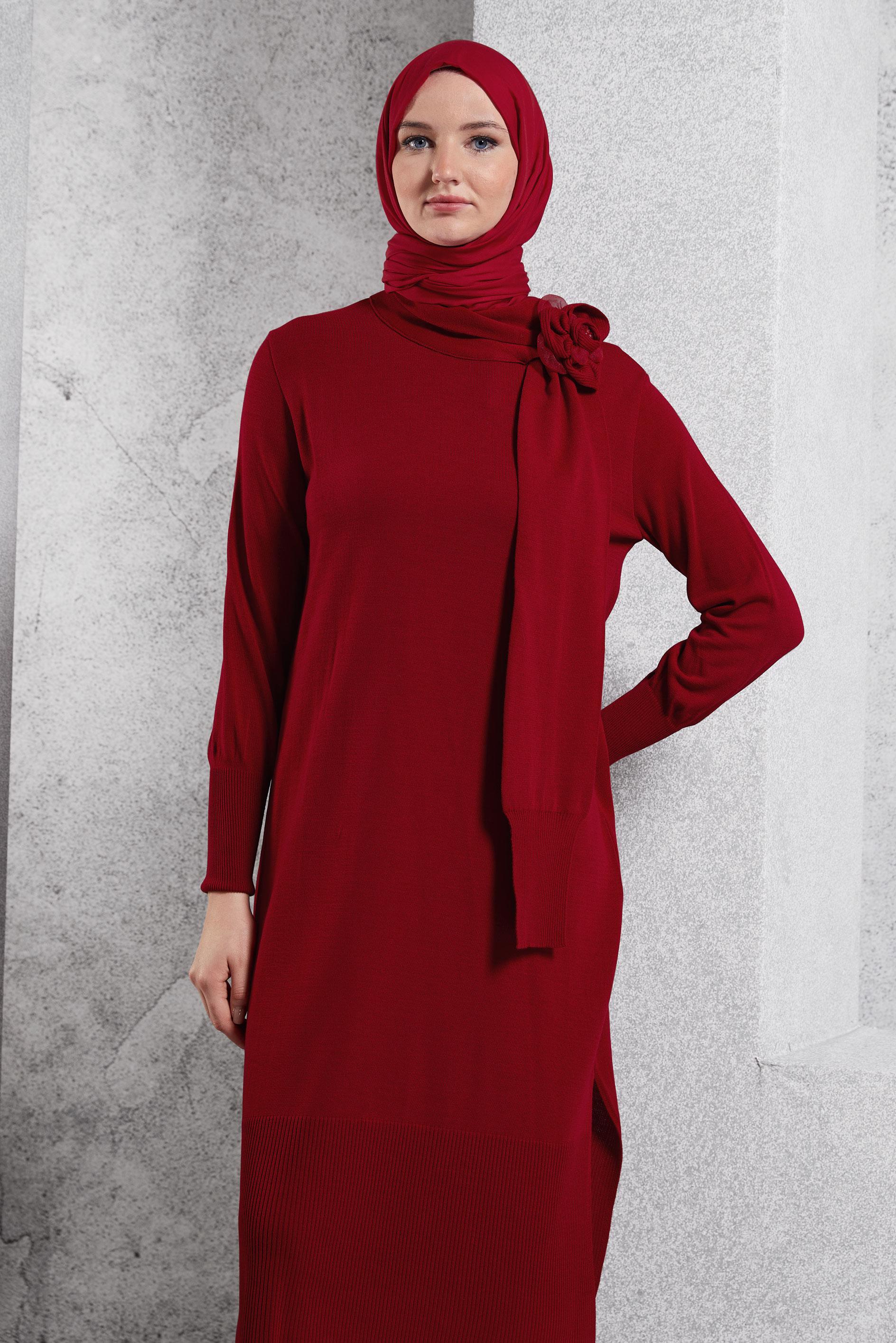 Tesettür giyim KIRMIZI BROŞ DETAYLI TRİKO TUNİK 44913