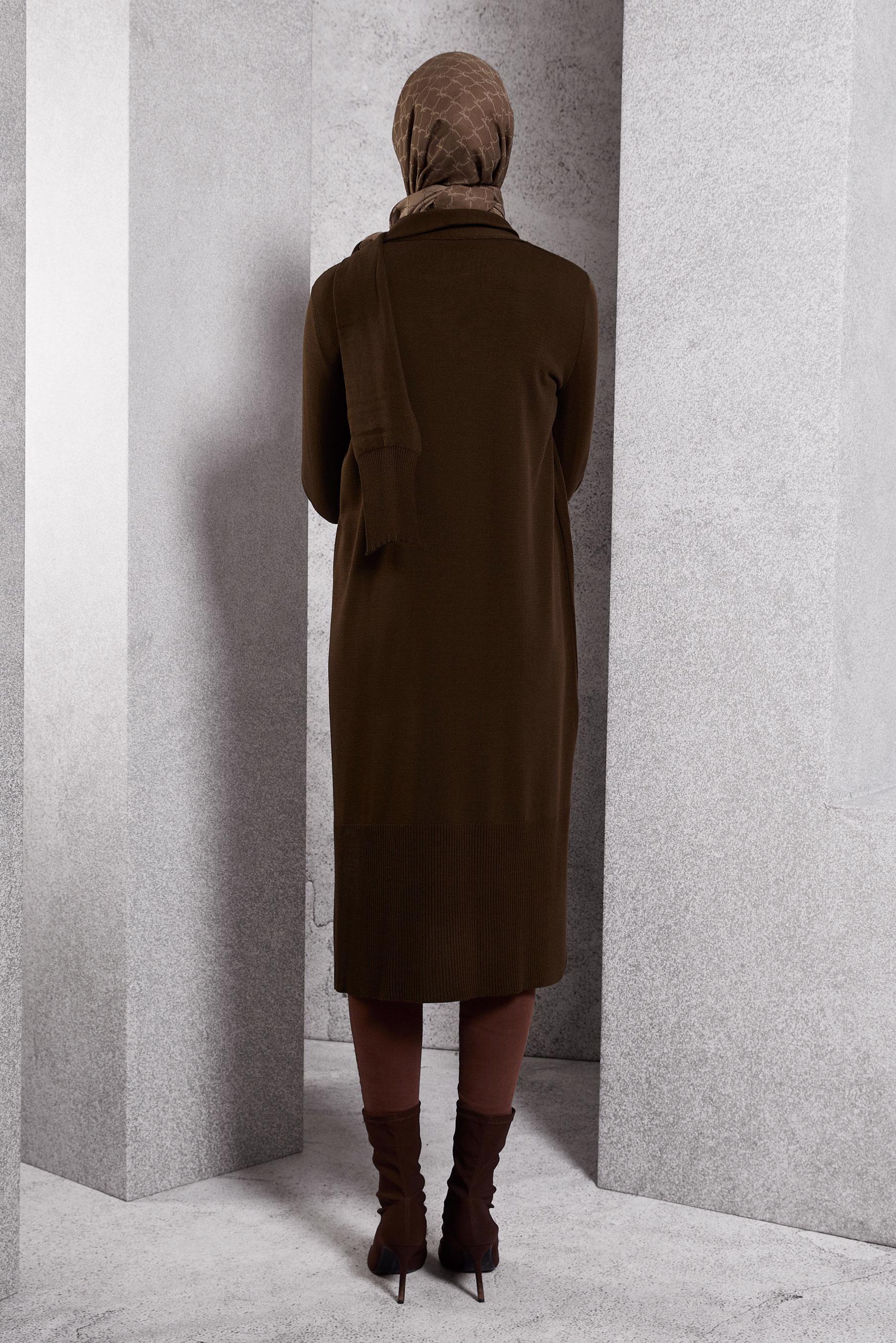 Tesettür giyim KAHVE BROŞ DETAYLI TRİKO TUNİK 44913