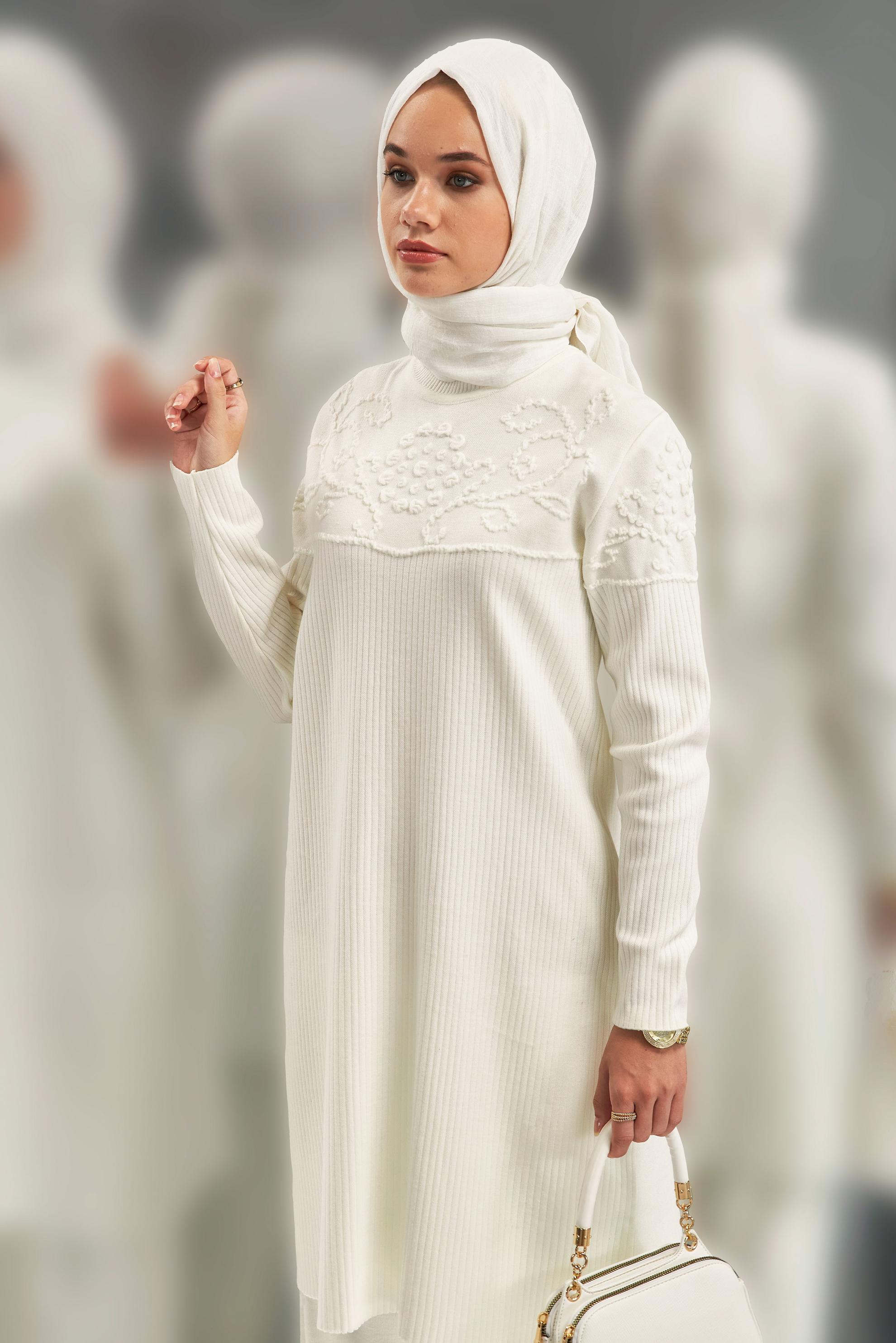 Tesettür giyim BEYAZ TRİKO TUNİK 44918