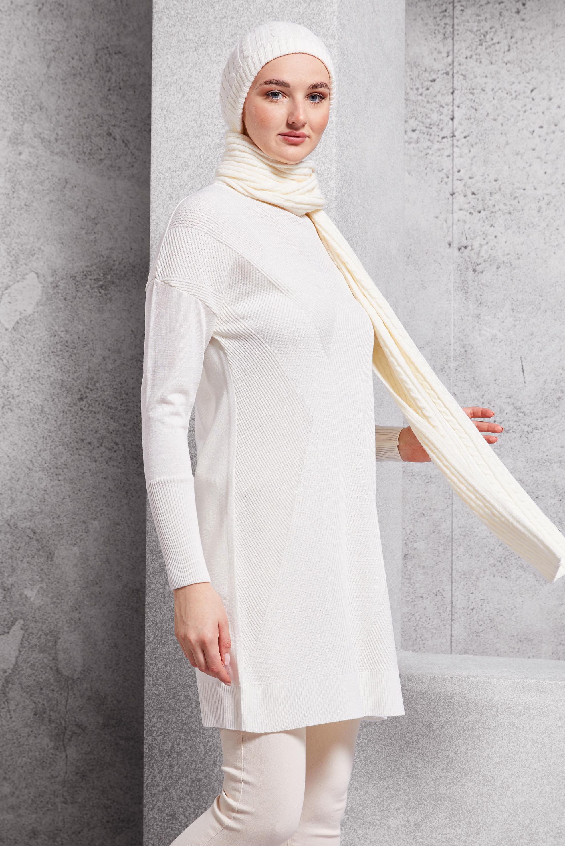 Tesettür giyim BEYAZ TRİKO TUNİK 44927