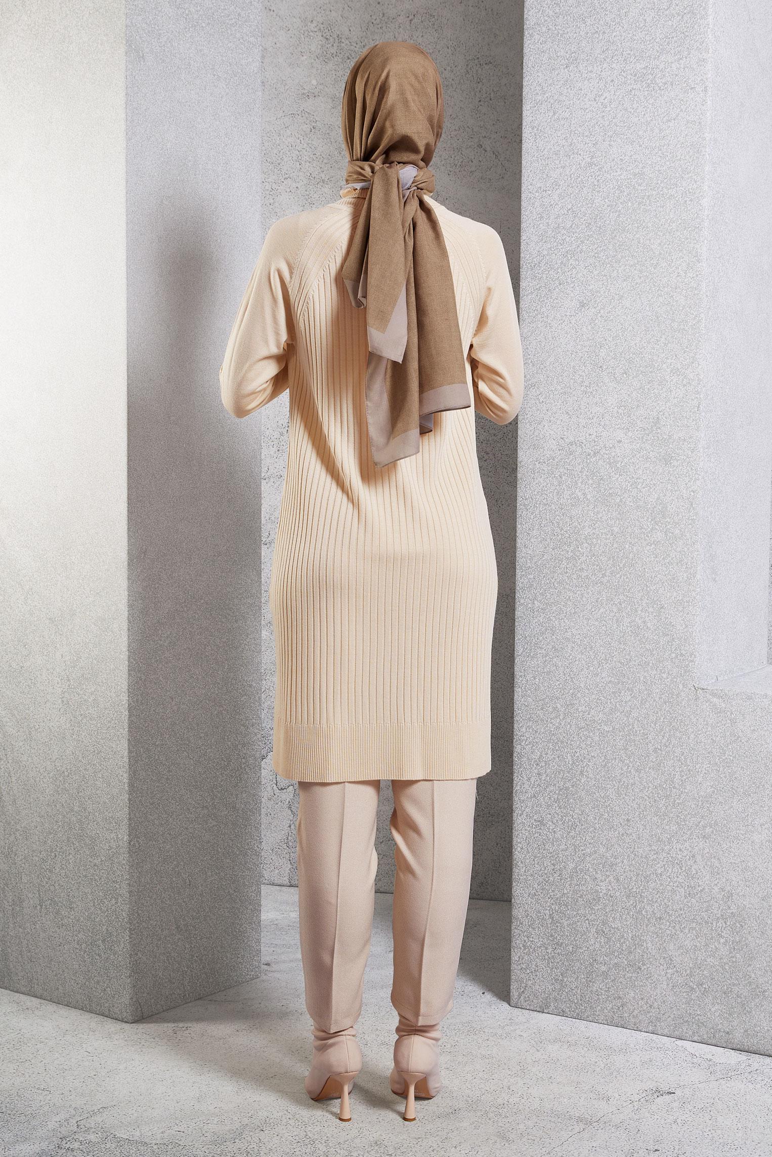 Tesettür giyim BEJ BOĞAZLI YAKA TRİKO TUNİK 44930